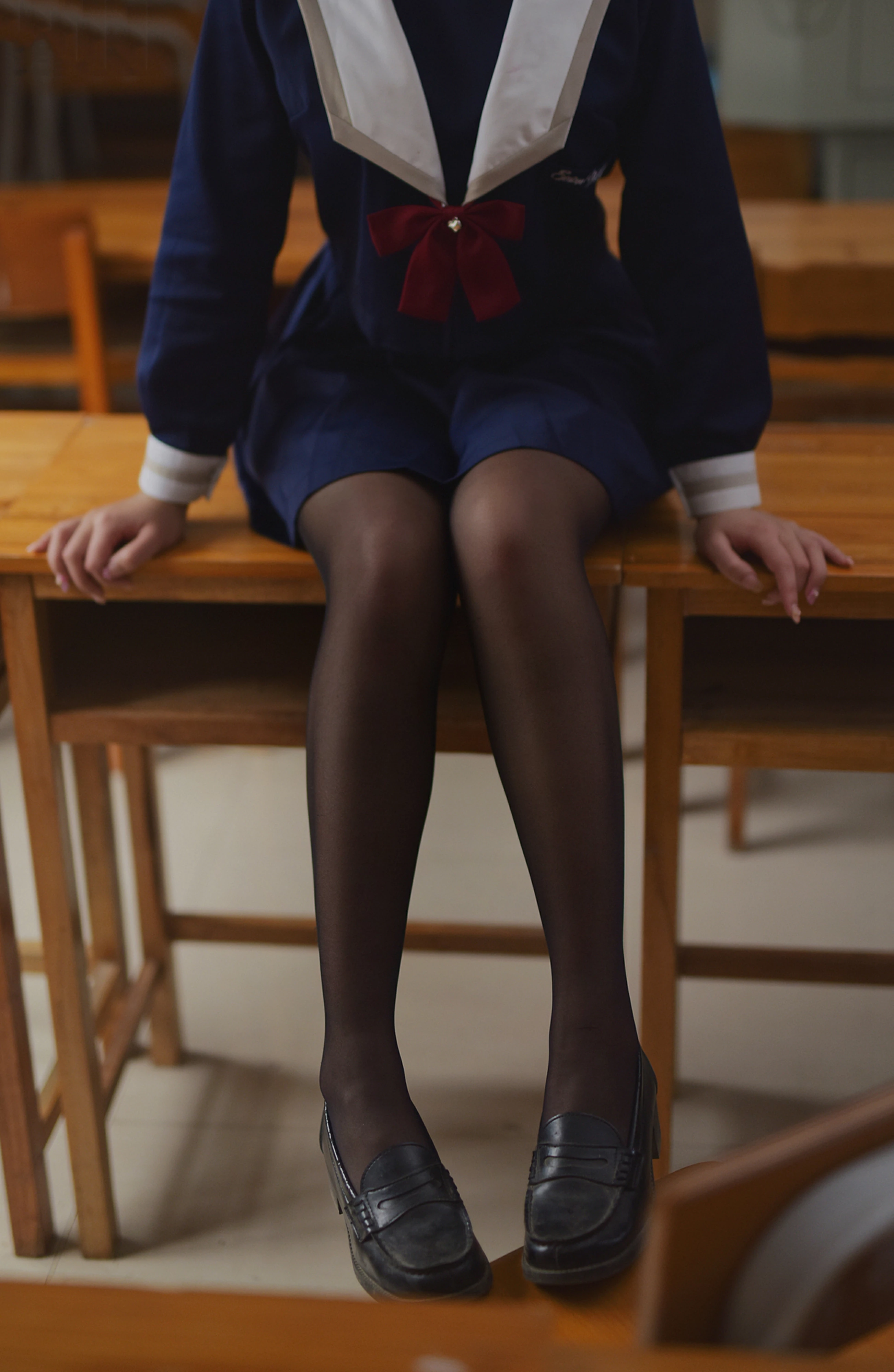 [风之领域]NO.118 清纯学妹小萝莉 蓝色高中女生制服与短裙加黑色丝袜美腿性感私房写真集,