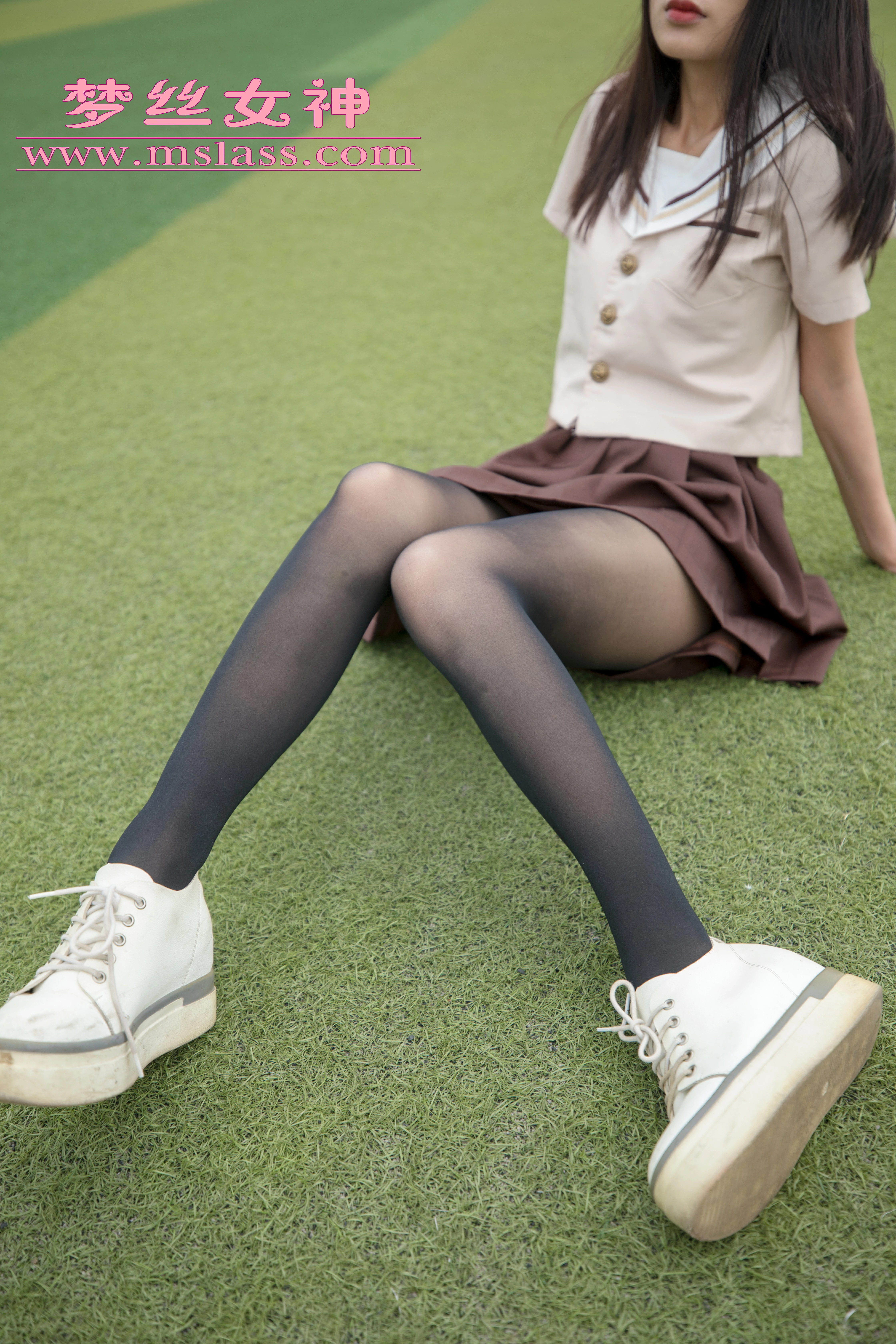 [MSLASS梦丝女神]NO.007 学院的JK黑丝 雪馨 米色高中女生制服与棕色短裙加黑色丝袜美腿性感私房写真集,