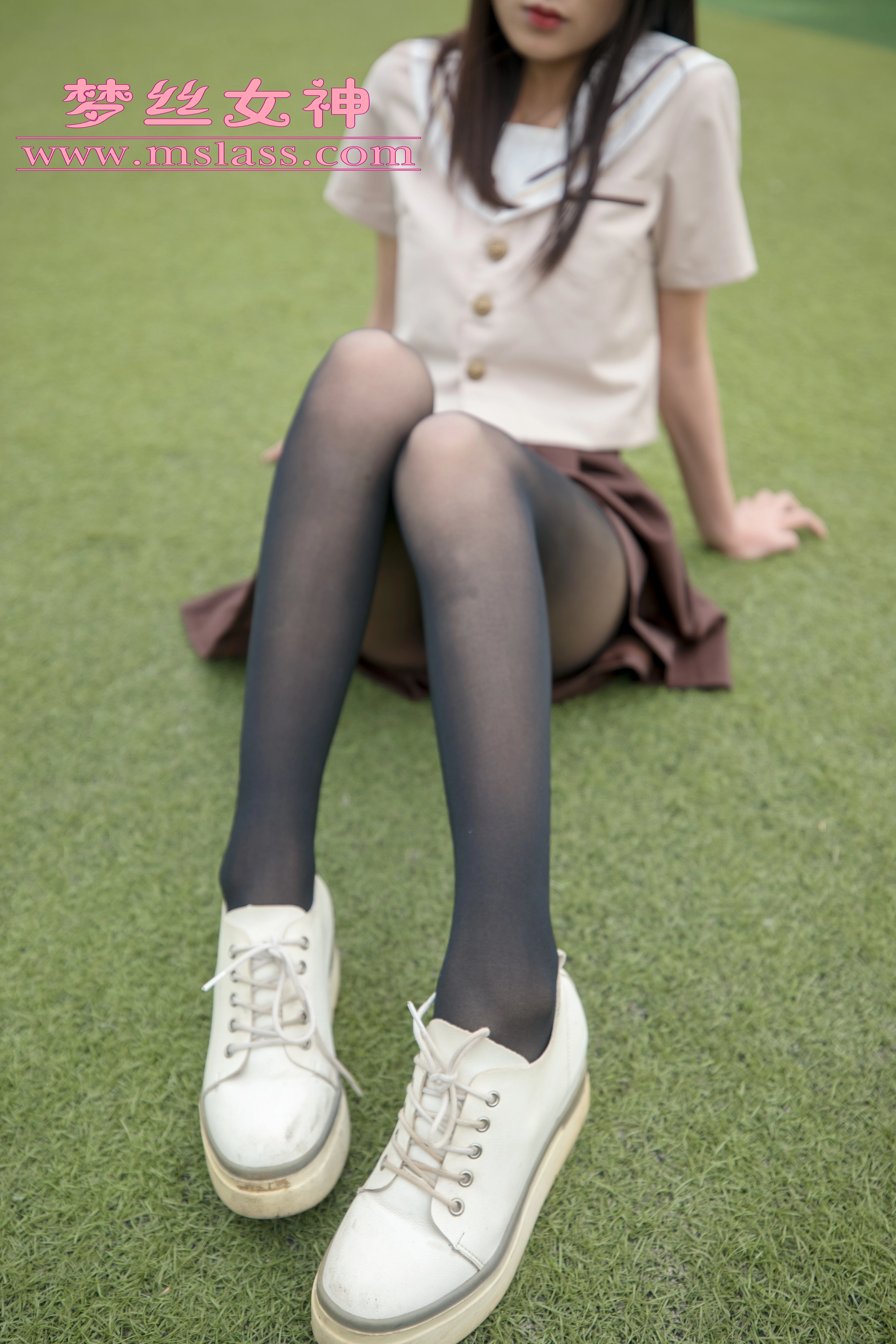 [MSLASS梦丝女神]NO.007 学院的JK黑丝 雪馨 米色高中女生制服与棕色短裙加黑色丝袜美腿性感私房写真集,