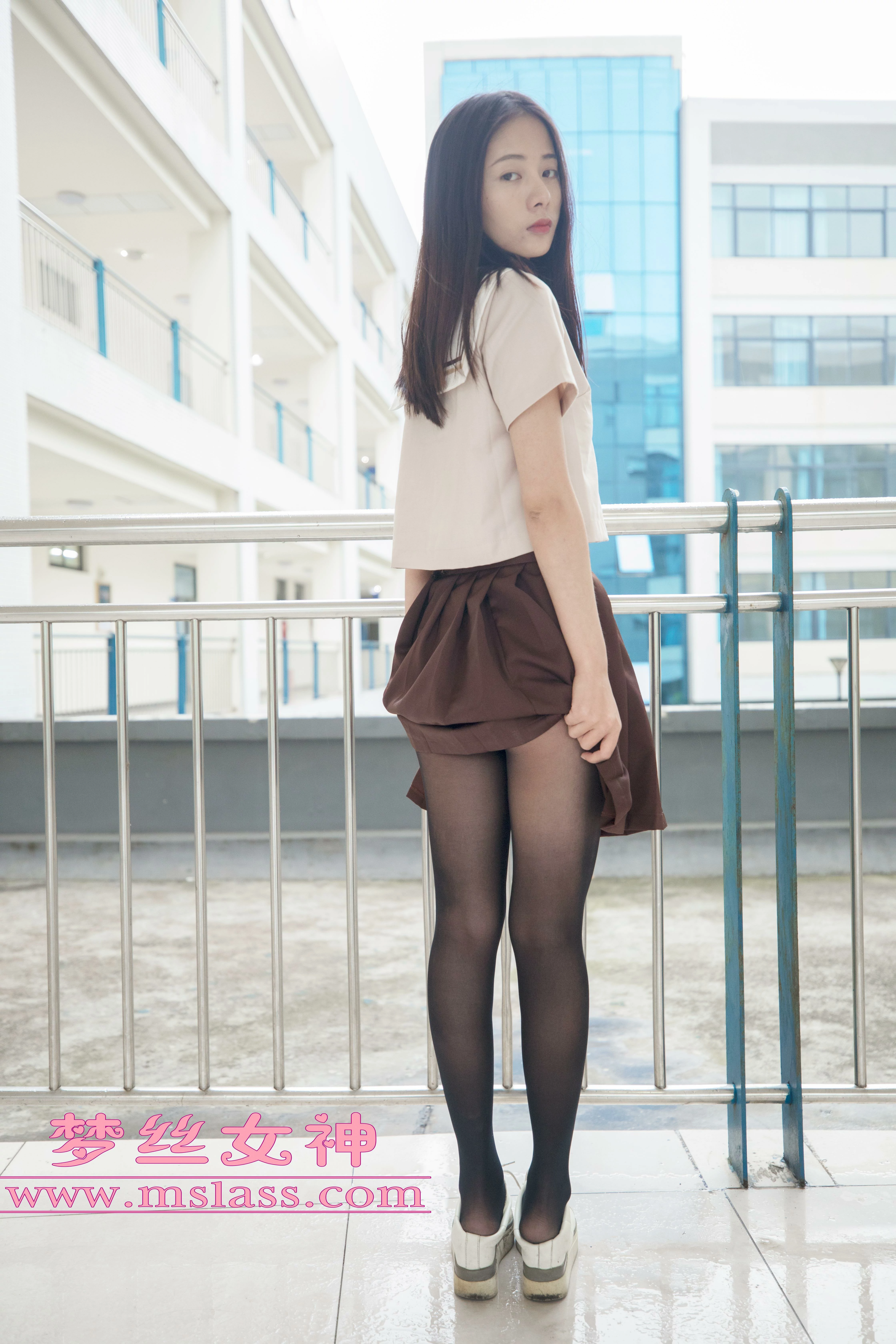 [MSLASS梦丝女神]NO.010 课后的时光 雪馨 米色高中女生制服与短裙加黑色丝袜美腿性感私房写真集,