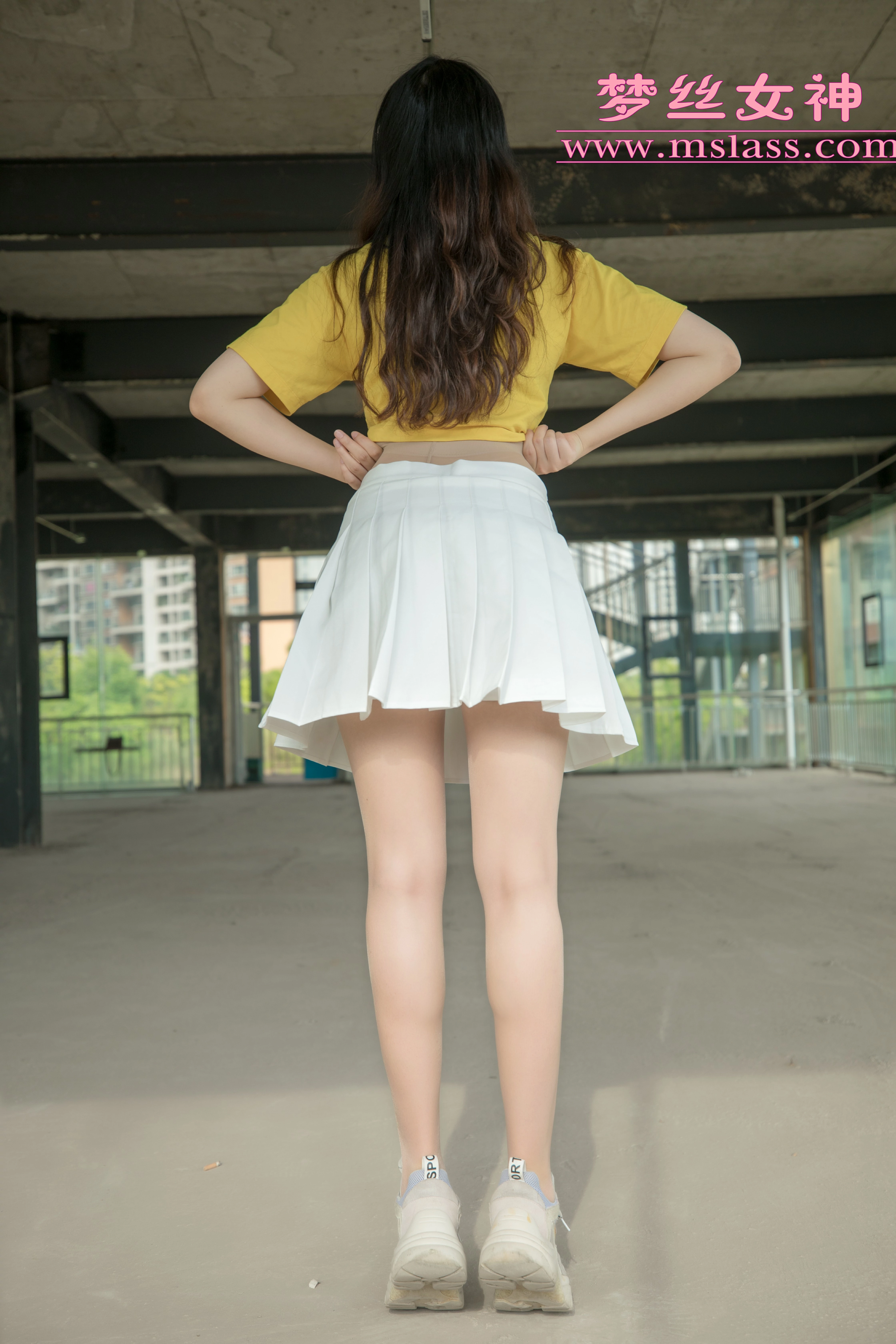 [MSLASS梦丝女神]NO.015 甜甜萌妹 李佳琪 黄色短袖与白色短裙加肉色丝袜美腿性感私房写真集,