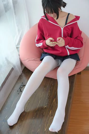 [森萝财团]BETA-026 性感学妹小萝莉 高中女生制服与黑色短裙加白色丝袜美腿私房