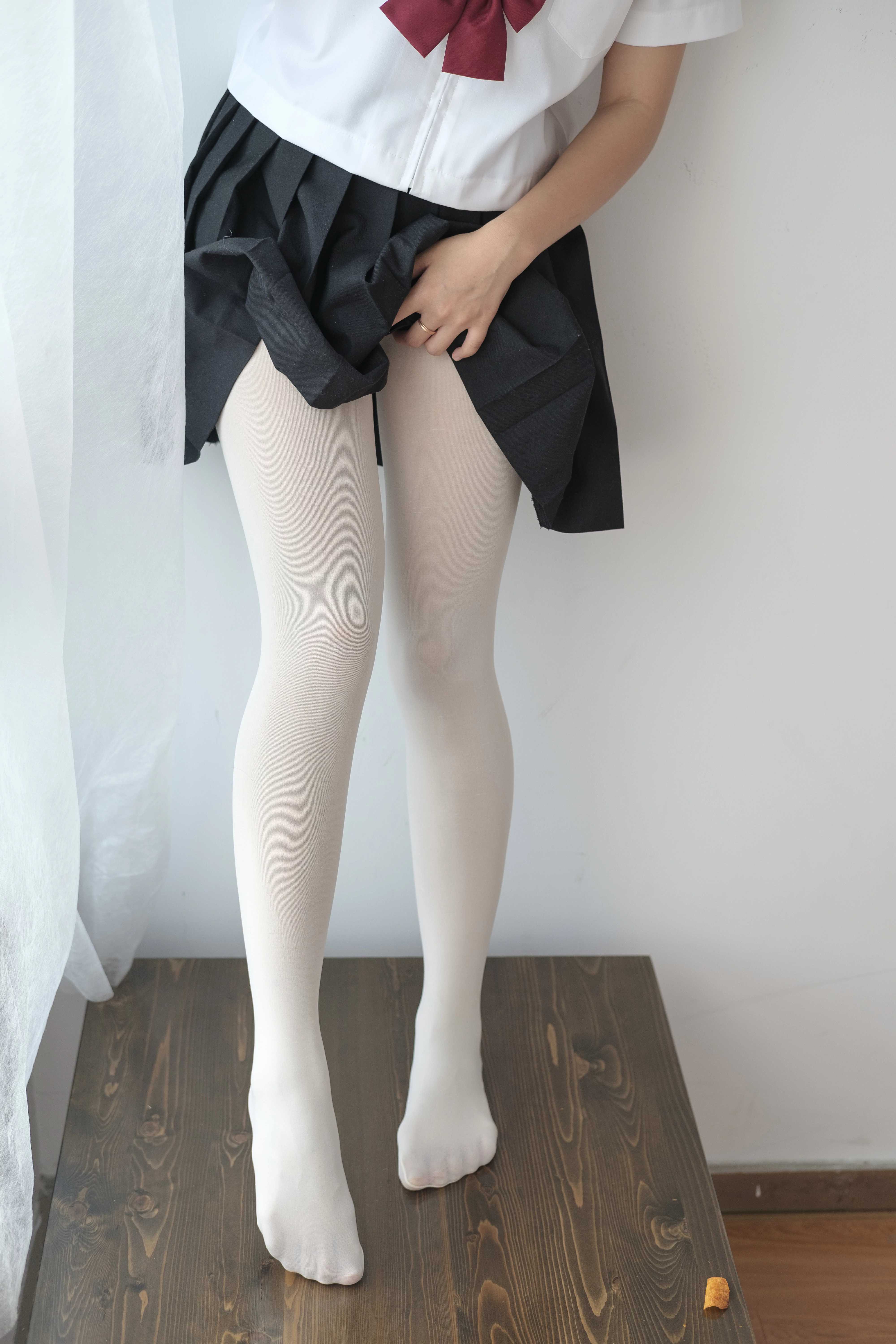 [森萝财团]BETA-028 清纯学妹小萝莉 白色短袖衬衫与黑色短裙加白色丝袜美腿性感私房写真集,