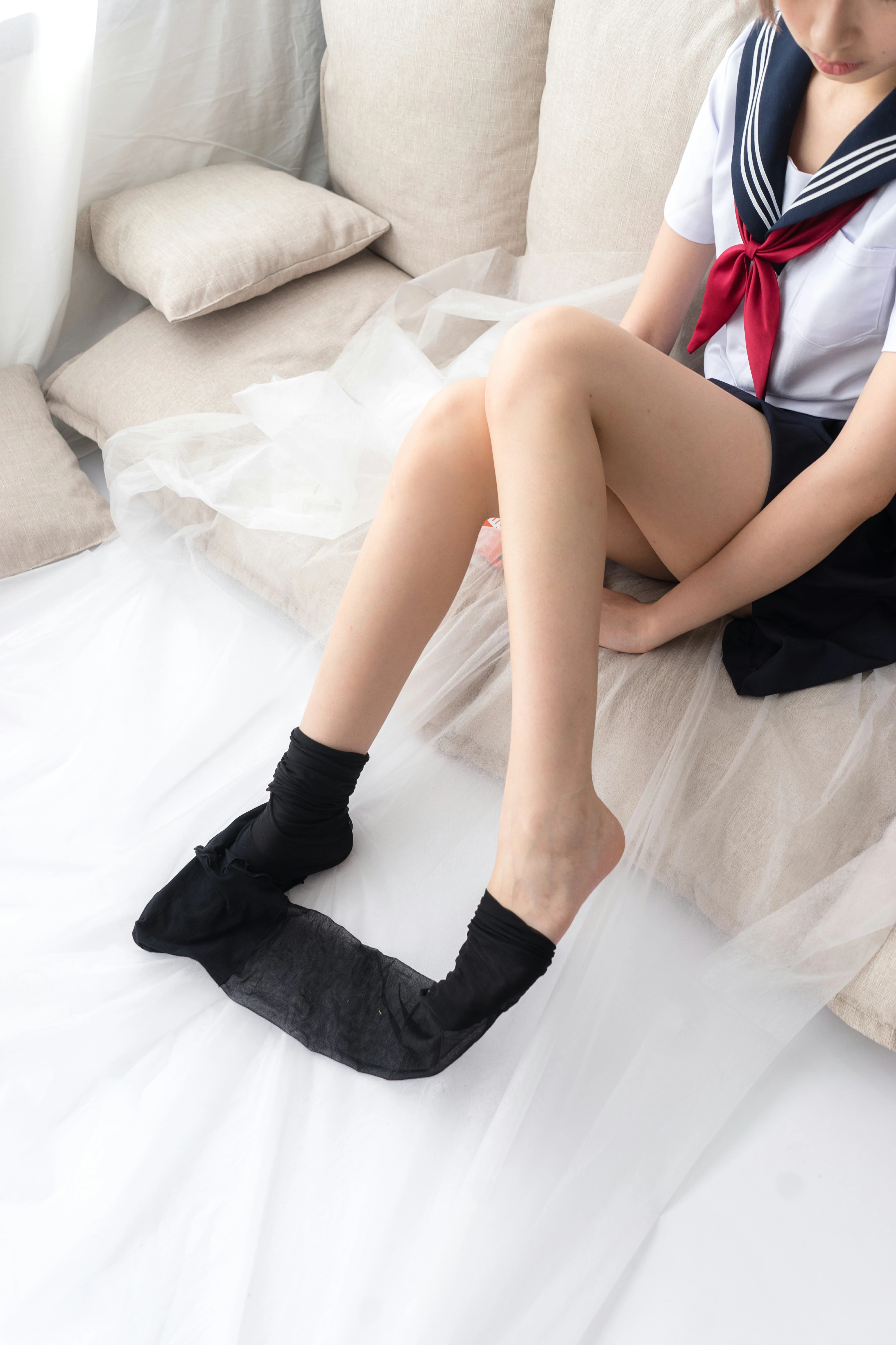 [森萝财团]BETA-032 清纯可爱小萝莉 高中女生制服与黑色短裙加黑色丝袜美腿性感私房写真集,