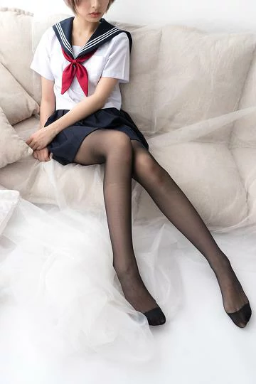 [森萝财团]BETA-032 清纯可爱小萝莉 高中女生制服与黑色短裙加黑色丝袜美腿性感