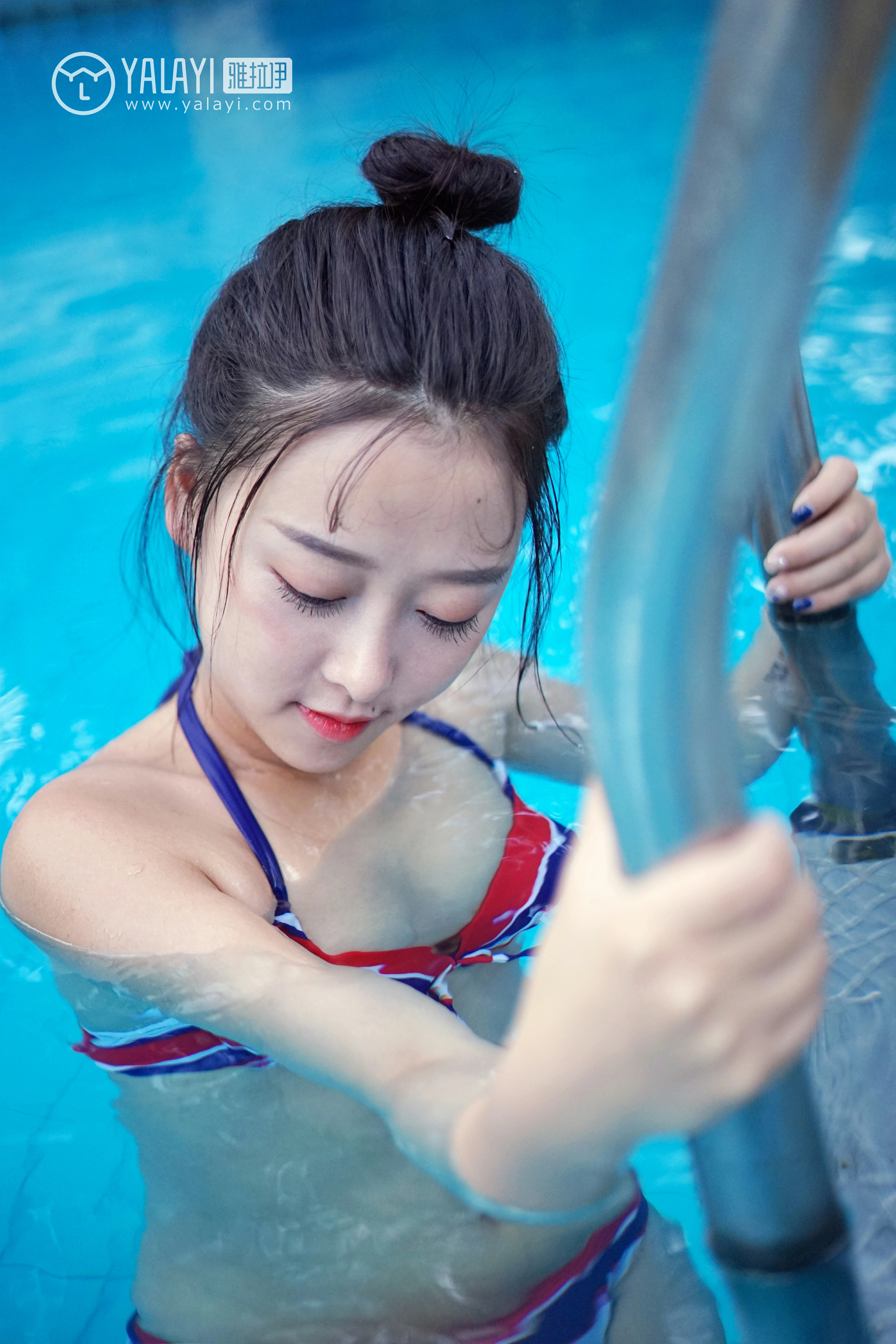 [YALAYI雅拉伊]NO.024 夏日时光 王小淼 彩色比基尼泳装与蓝色浴巾性感私房写真集,