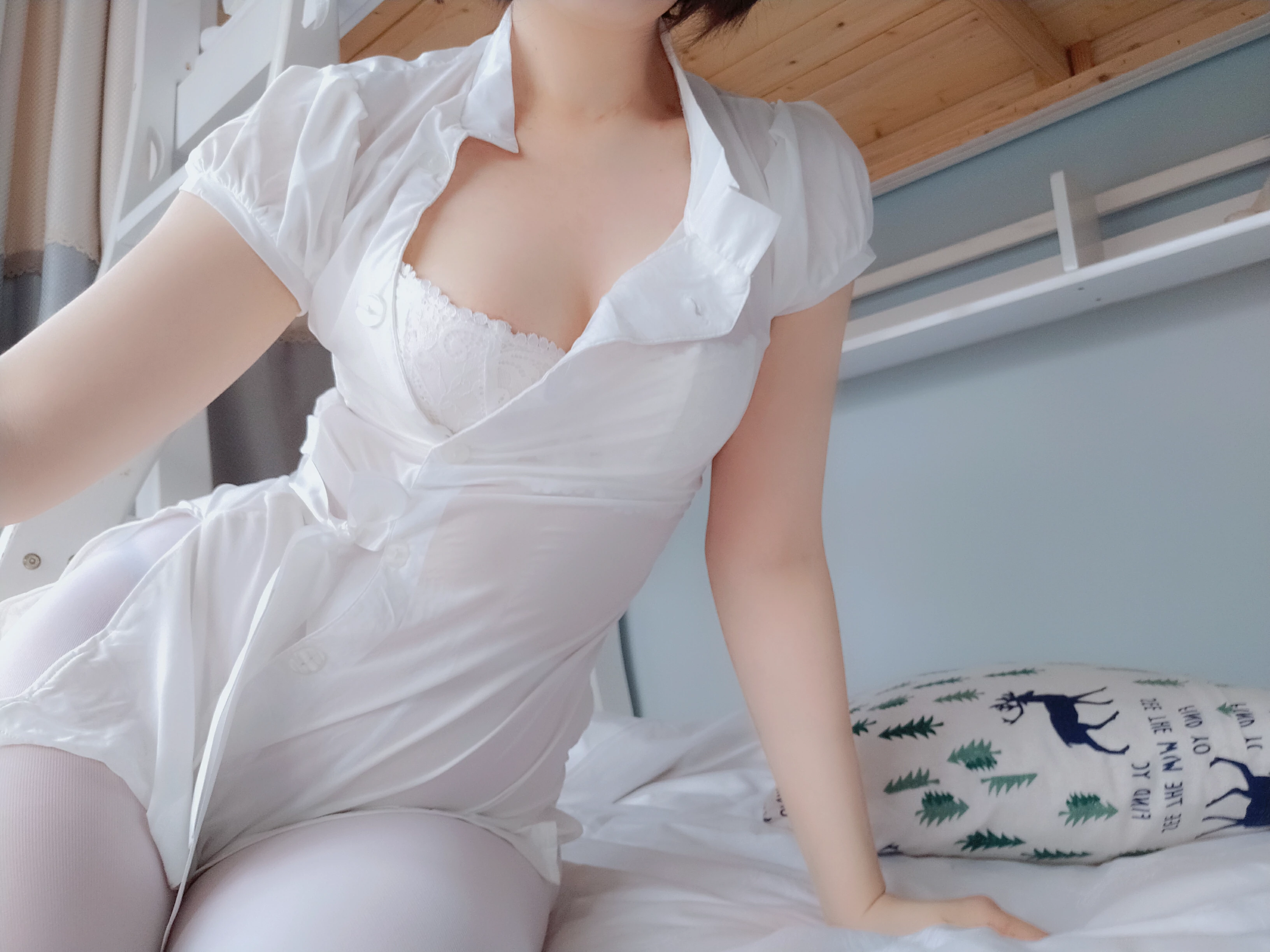 性感女护士 白银81 白色紧身情趣制服与白色蕾丝内衣加白色丝袜美腿私房写真集,