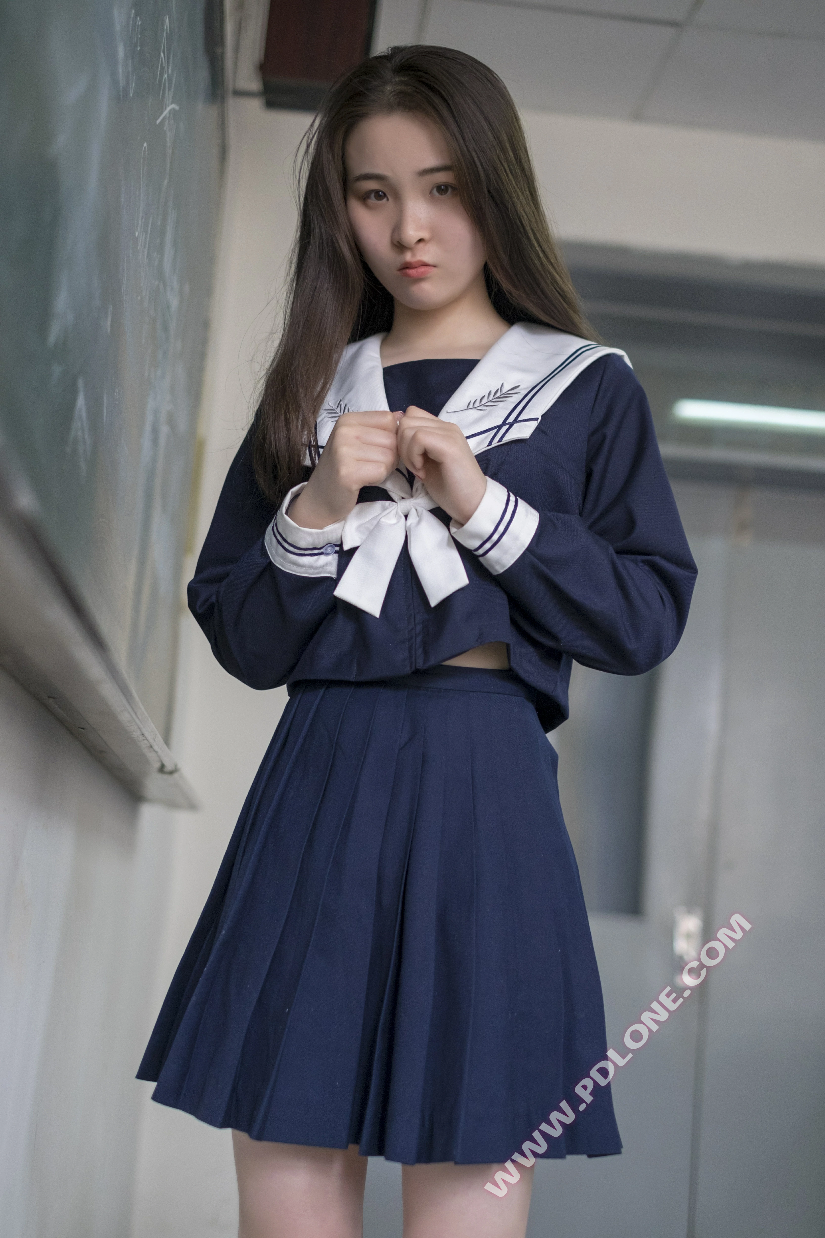 [PDL潘多拉]NO.293 阳光熟女 日本高中女生制服与紧身上衣加紧身牛仔裤性感私房写真集,
