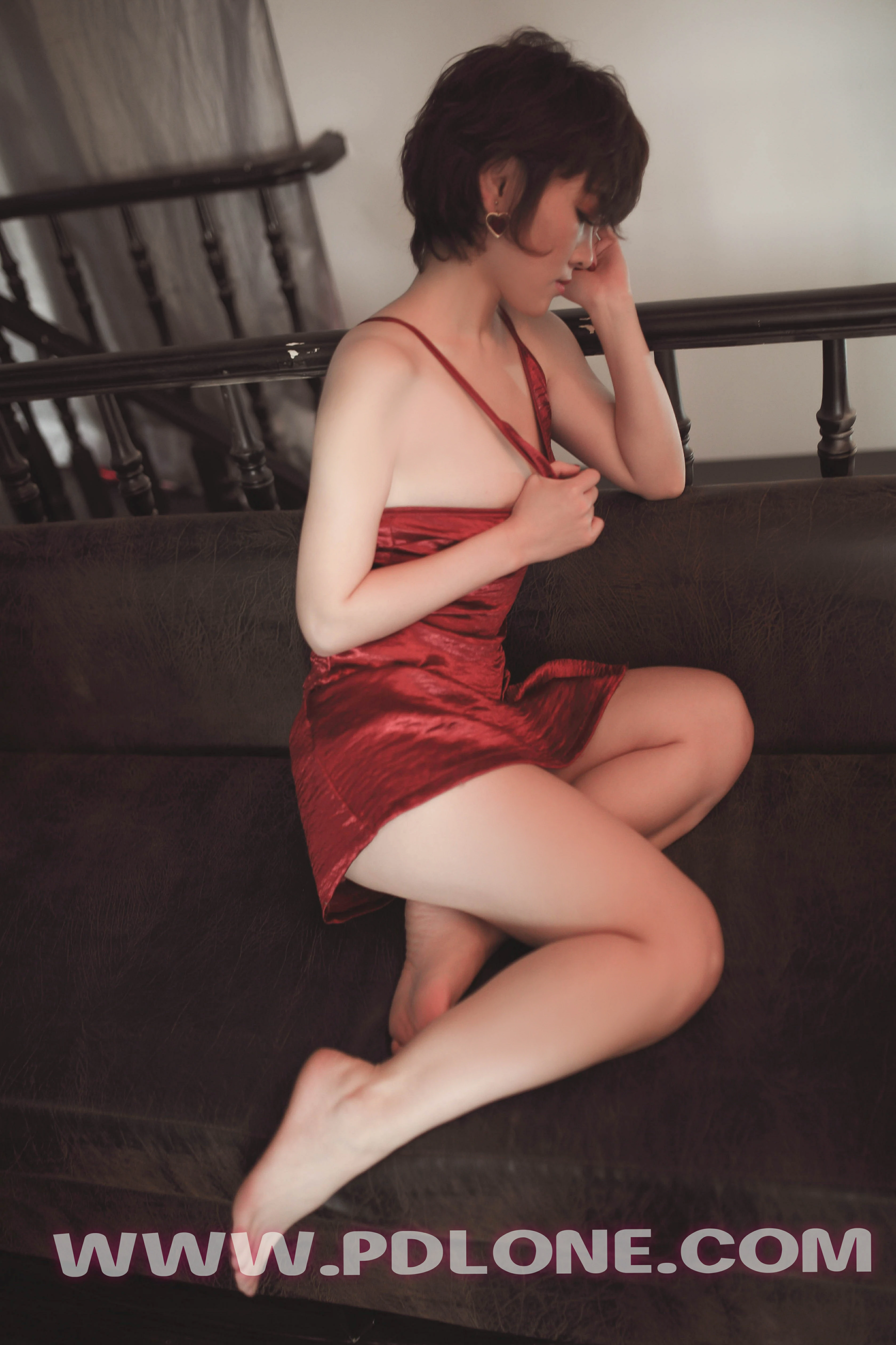 [PDL潘多拉]NO.314 性感人妻居家诱惑 红色吊带睡衣裙加红色蕾丝镂空内裤私房写真集,