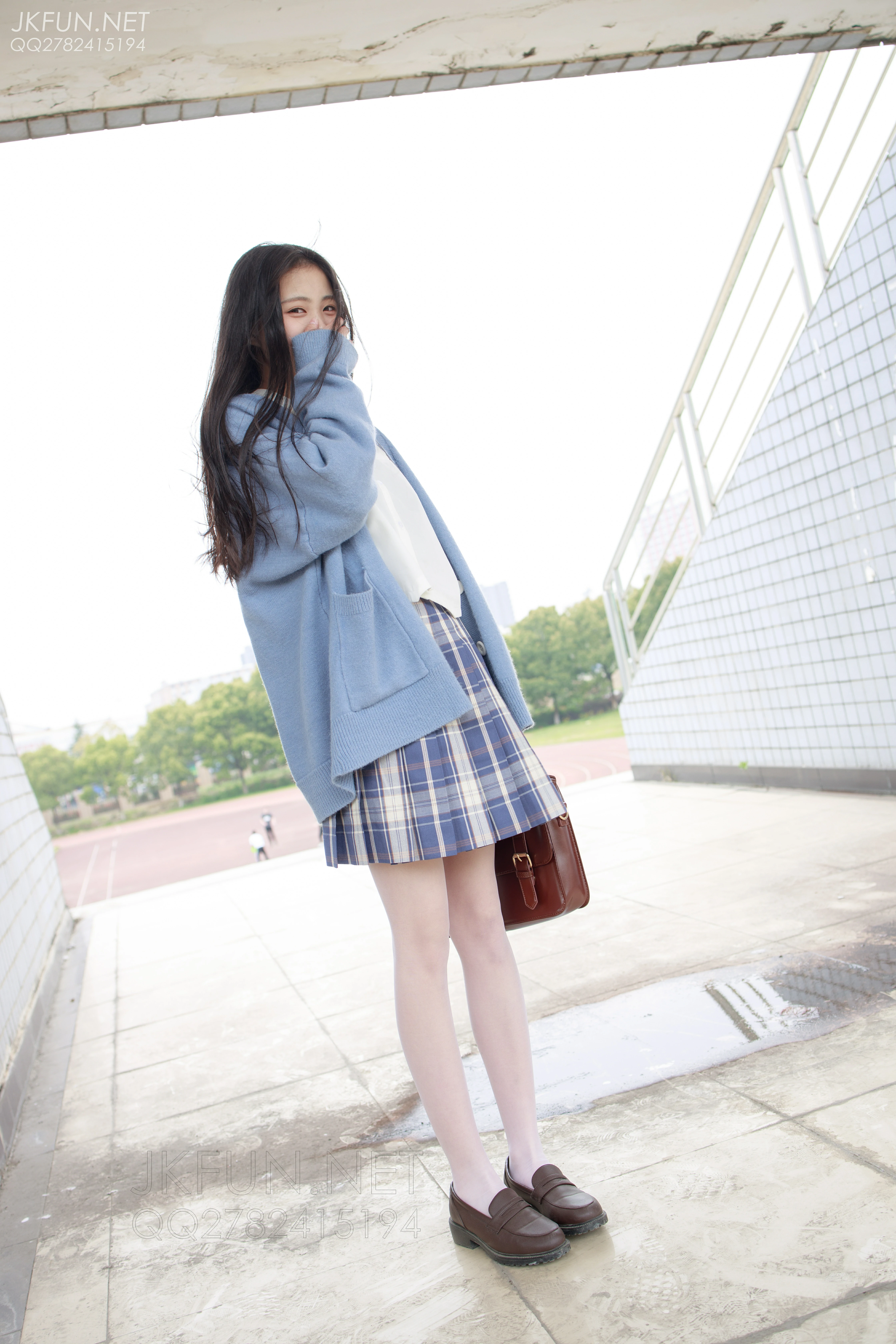 [森萝财团]JKFUN-003 清纯高中女生 甜米 春游 白色衬衫与格子短裙加白色丝袜美腿私房写真集,