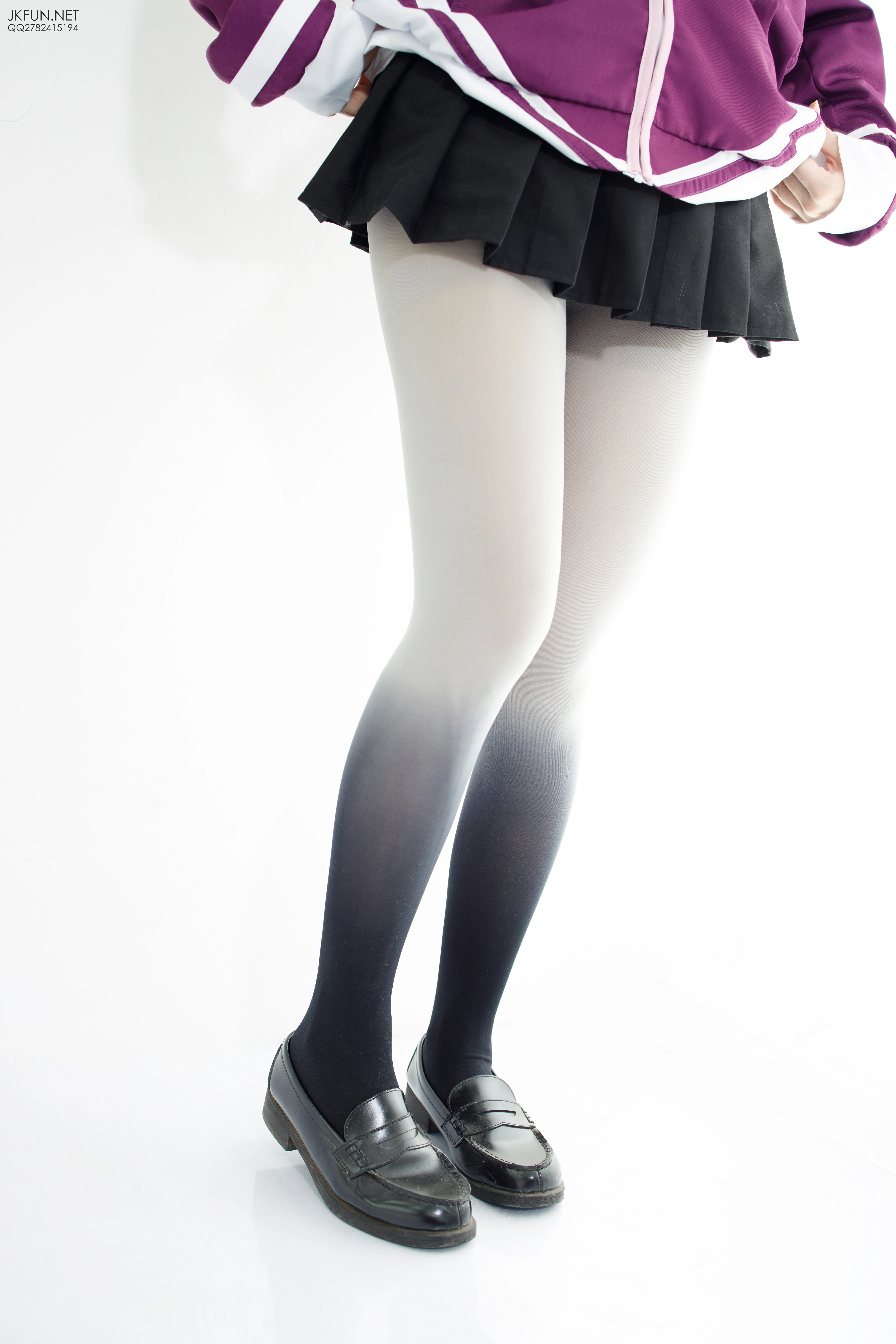 [森萝财团]JKFUN-004 爱玩COSPLAYER的小女生 雪晴 情趣高中女生制服与短裙加丝袜美腿性感私房写真集,