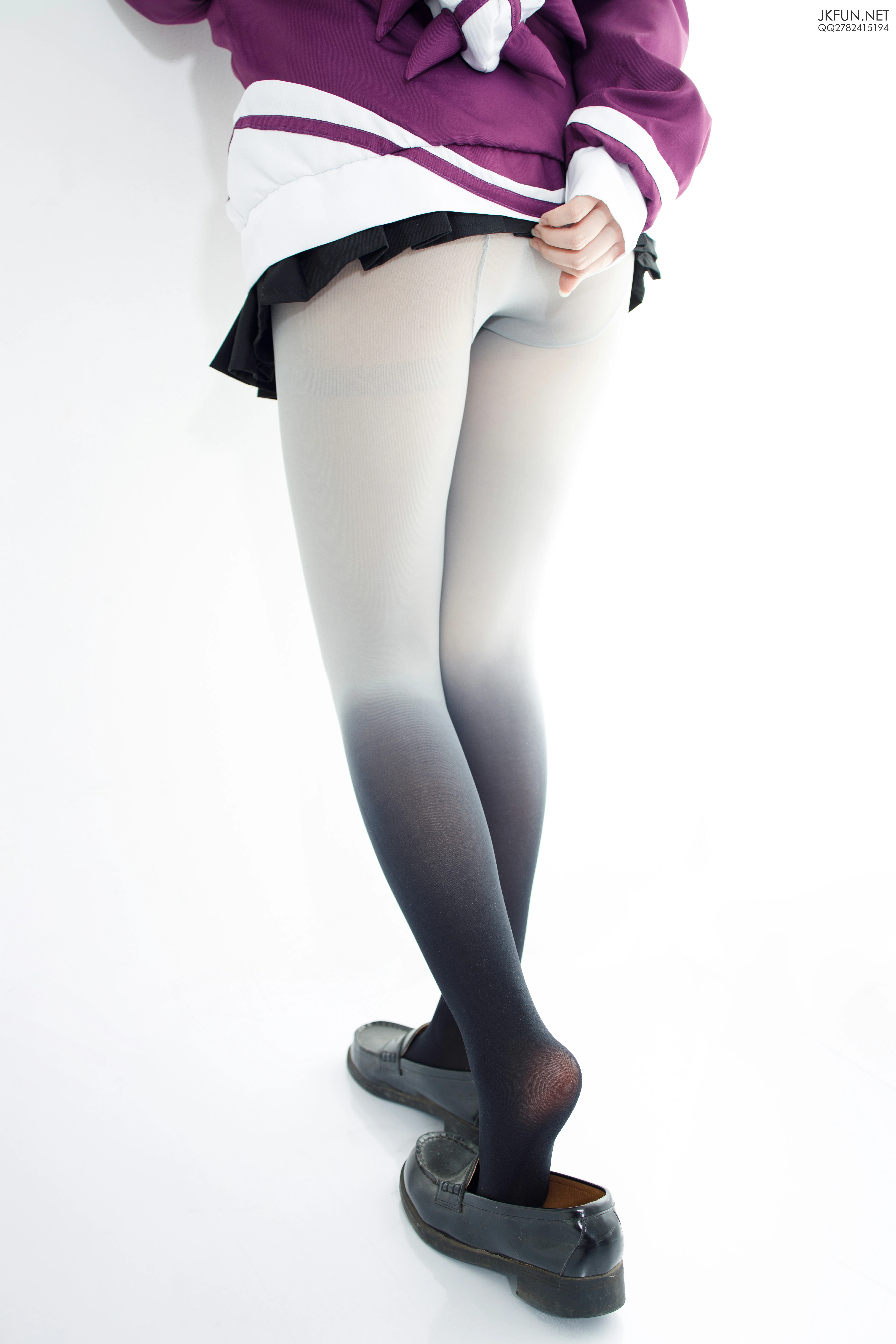 [森萝财团]JKFUN-004 爱玩COSPLAYER的小女生 雪晴 情趣高中女生制服与短裙加丝袜美腿性感私房写真集,
