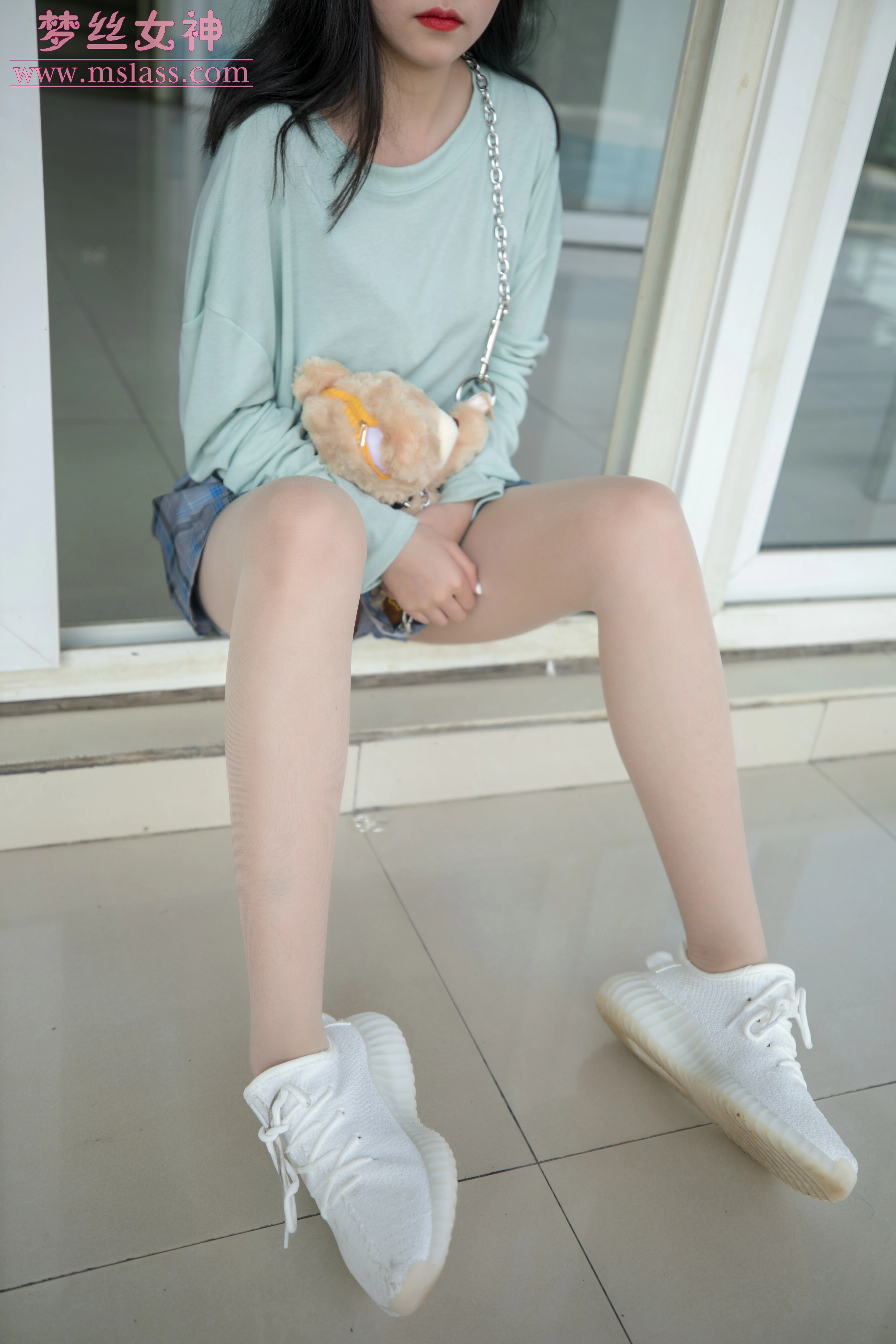 [MSLASS梦丝女神]NO.030 恬静的丝袜搭配小白鞋 酥酥 蓝色卫衣与短裙加肉色丝袜美腿私房写真集,