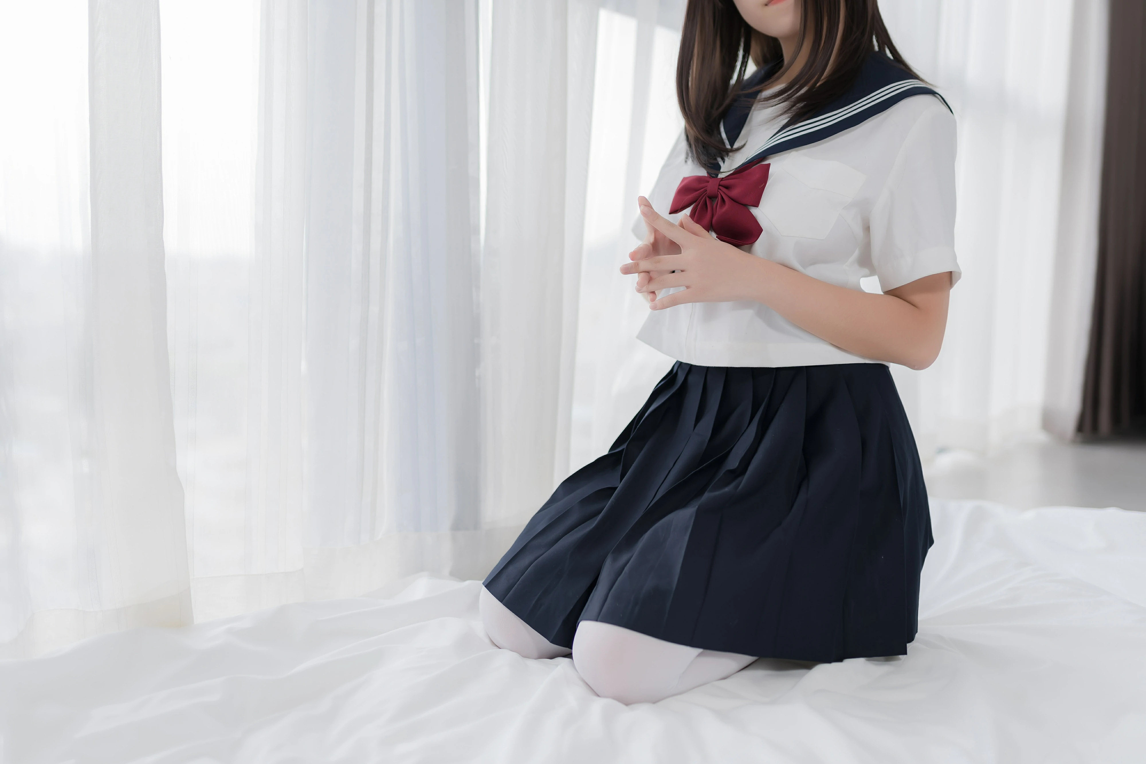 [喵糖映画]NO.002 JK白丝 清纯小萝莉 日本高中女生制服与黑色短裙加白色丝袜美腿性感私房写真集,