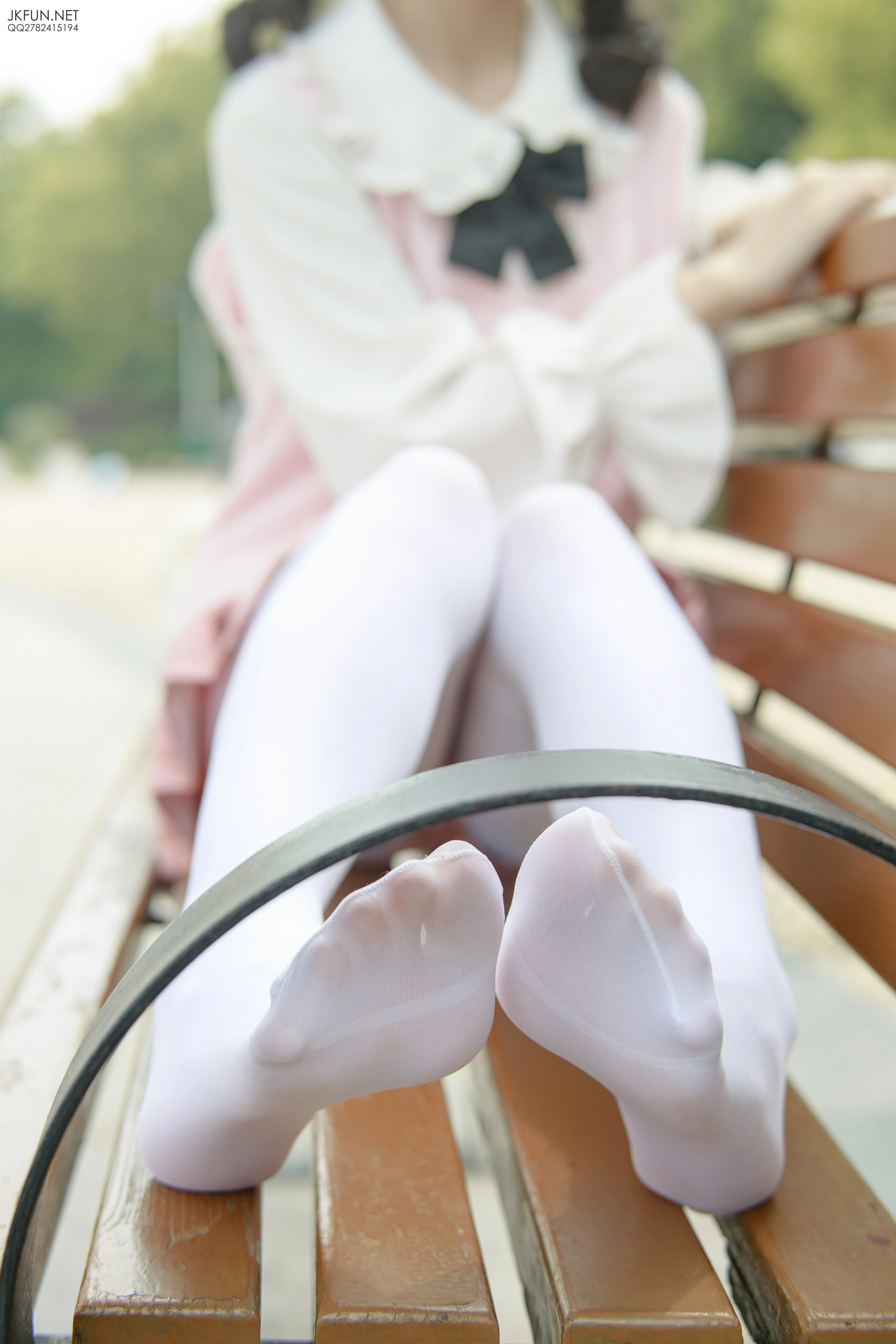 [森萝财团]JKFUN-007 萝莉 默陌 80D白丝 粉色高中女生制服与短裙加白色丝袜美腿性感私房写真集,