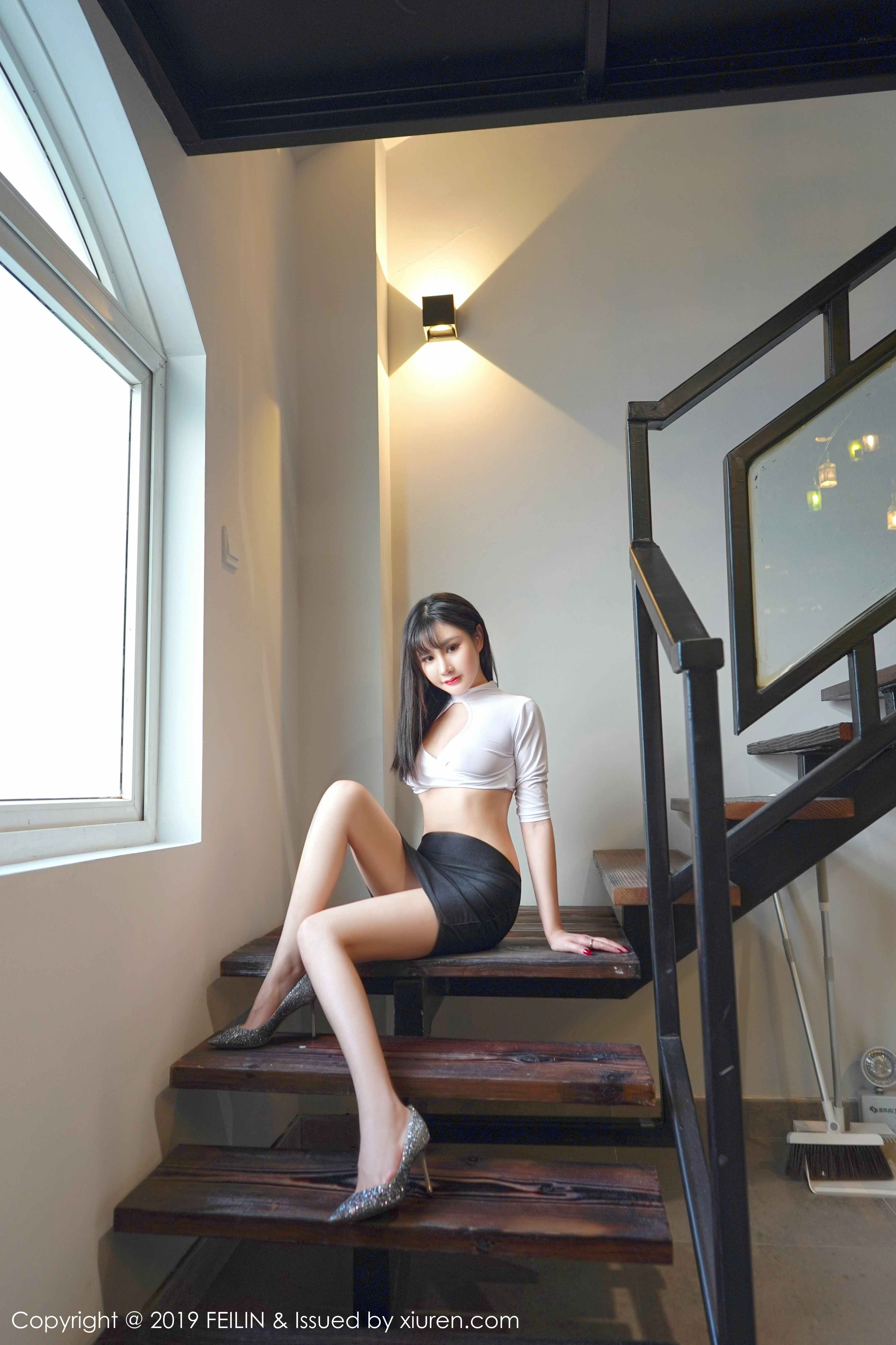 [FEILIN嗲囡囡]FL20191009VOL0219 Celina青妍 白色情趣上衣加黑色短裙与红色内衣性感私房写真集,
