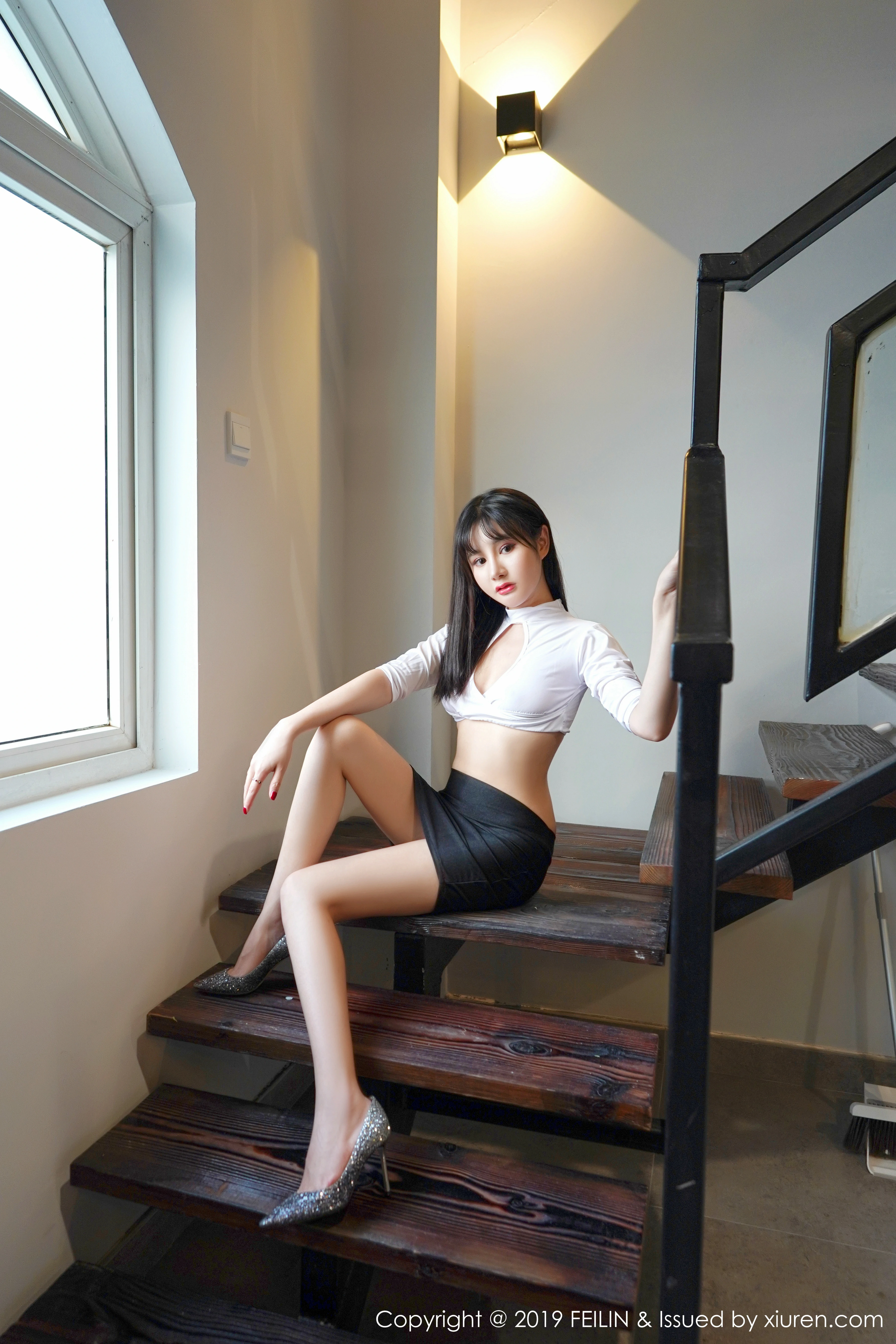 [FEILIN嗲囡囡]FL20191009VOL0219 Celina青妍 白色情趣上衣加黑色短裙与红色内衣性感私房写真集,