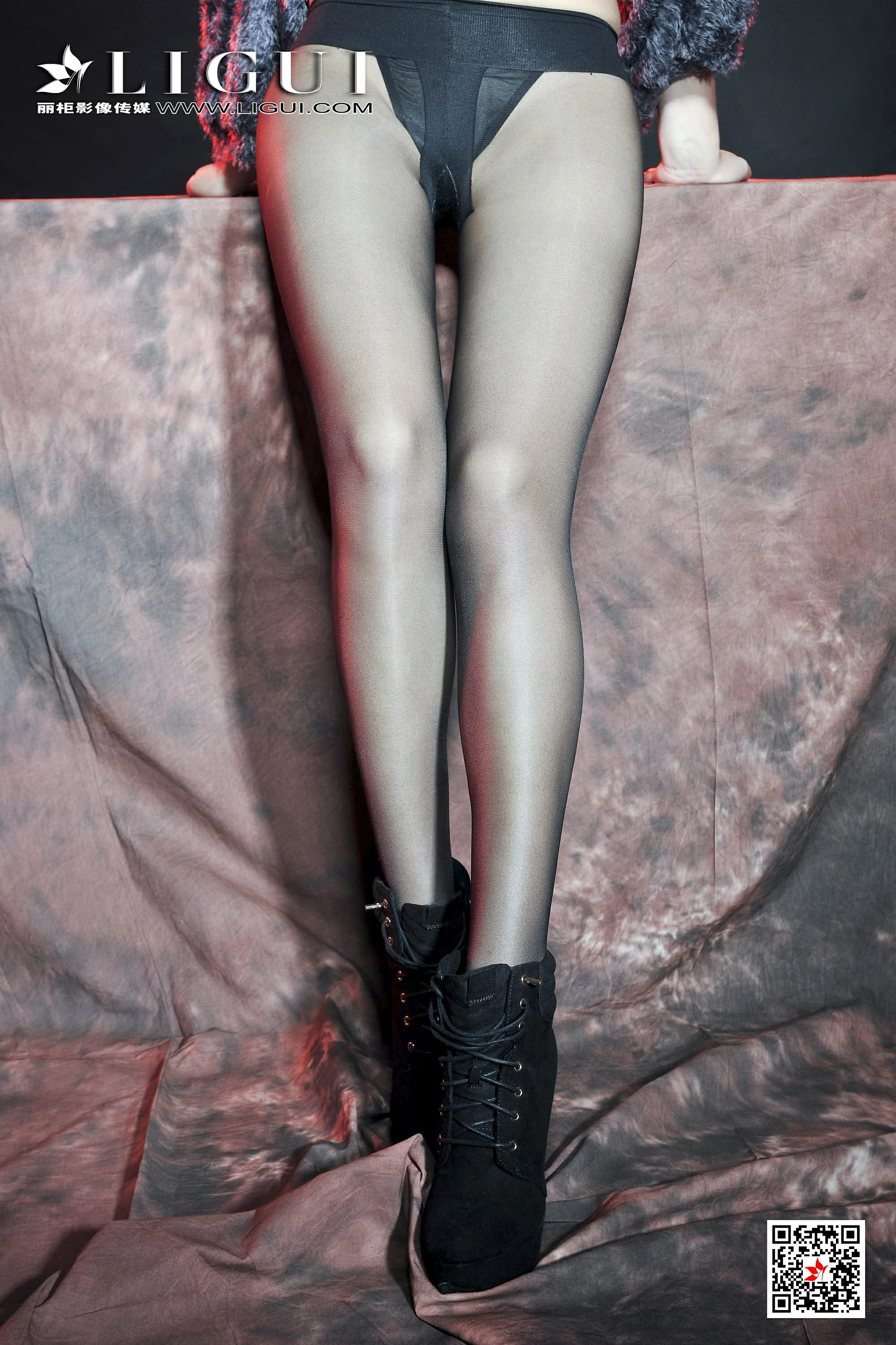 [Ligui丽柜会所]2020-02-06 Model 司琪 抹胸上衣加黑色丝袜美腿性感私房写真集,