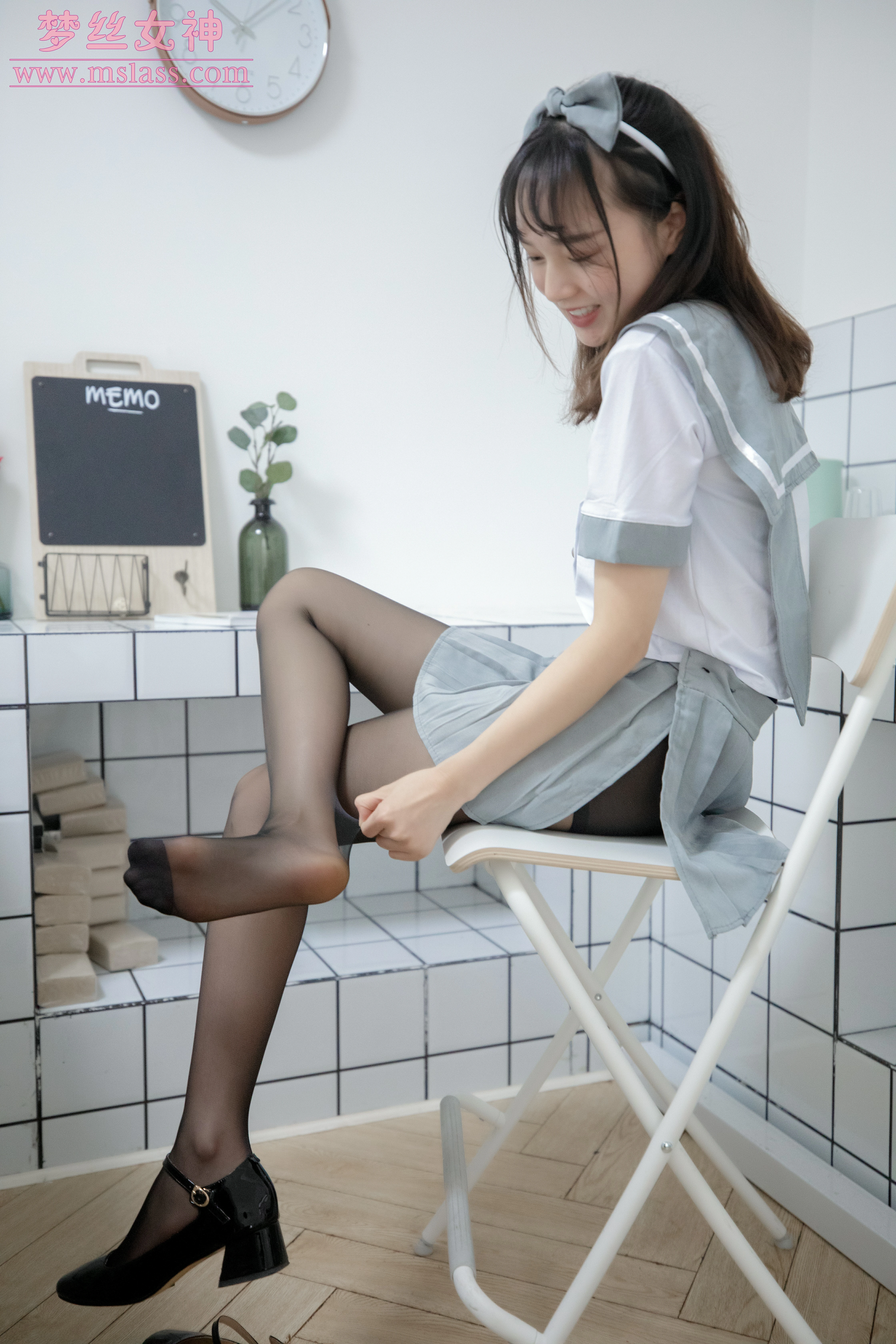 [MSLASS梦丝女神]NO.036 白色空间（黑）玥玥 日本高中女生制服与短裙加黑色丝袜美腿性感私房写真集,