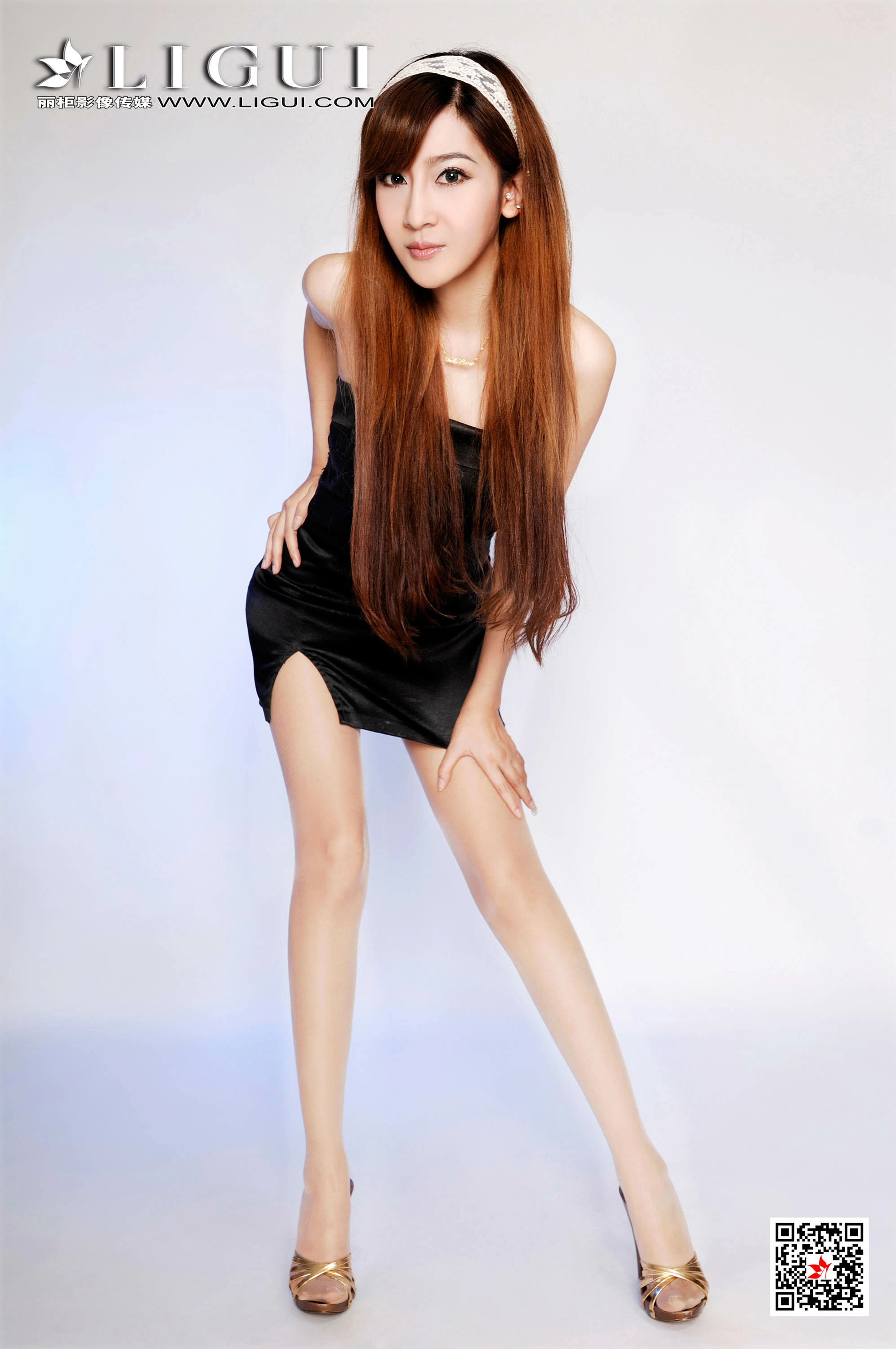 [Ligui丽柜会所]2020-02-08 Model 刘炜炜 黑色紧身抹胸裙加肉色丝袜美腿性感私房写真集,