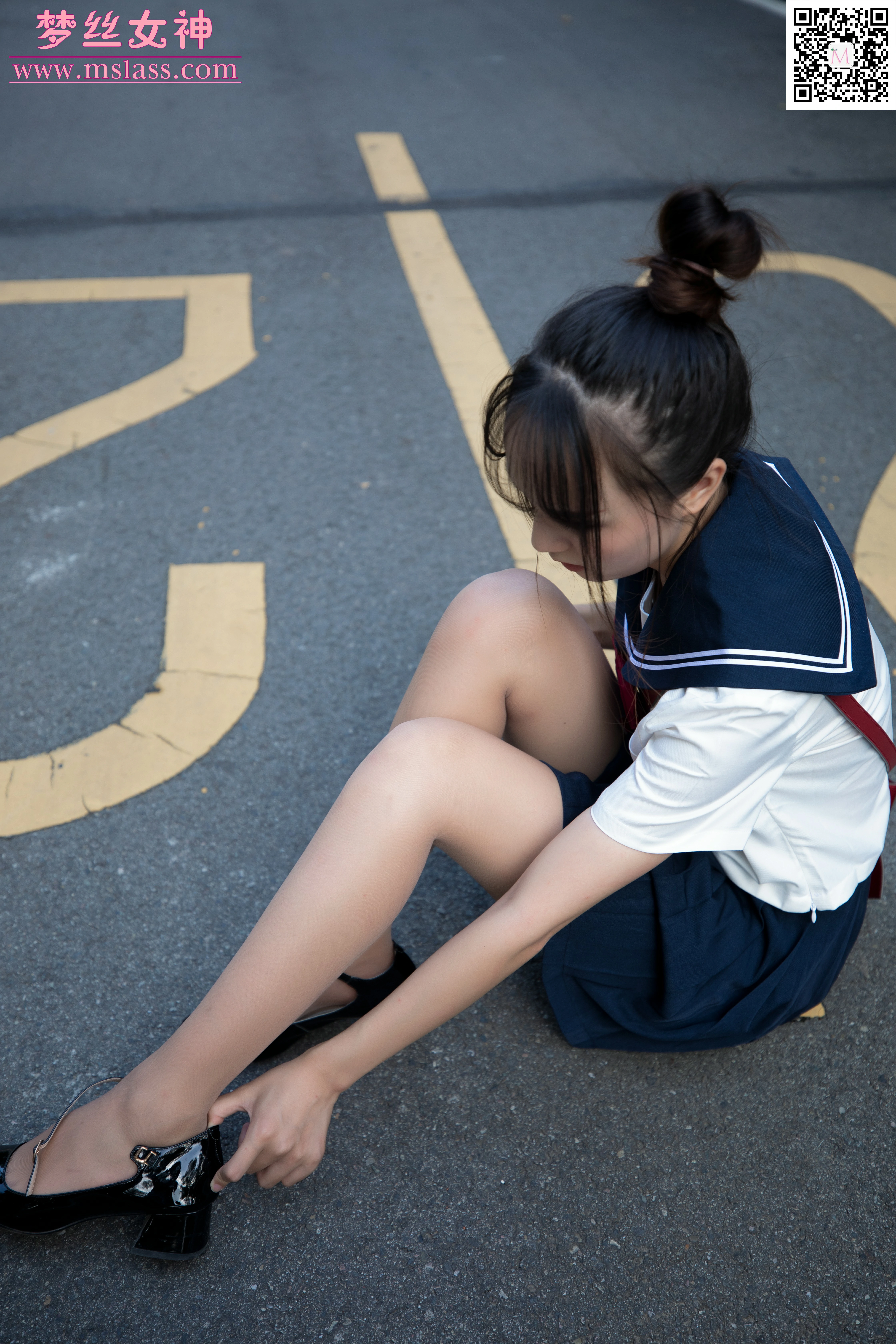 [MSLASS梦丝女神]NO.043 JK小女神 玥玥 日本高中女生制服与短裙加肉色丝袜美腿性感私房写真集,