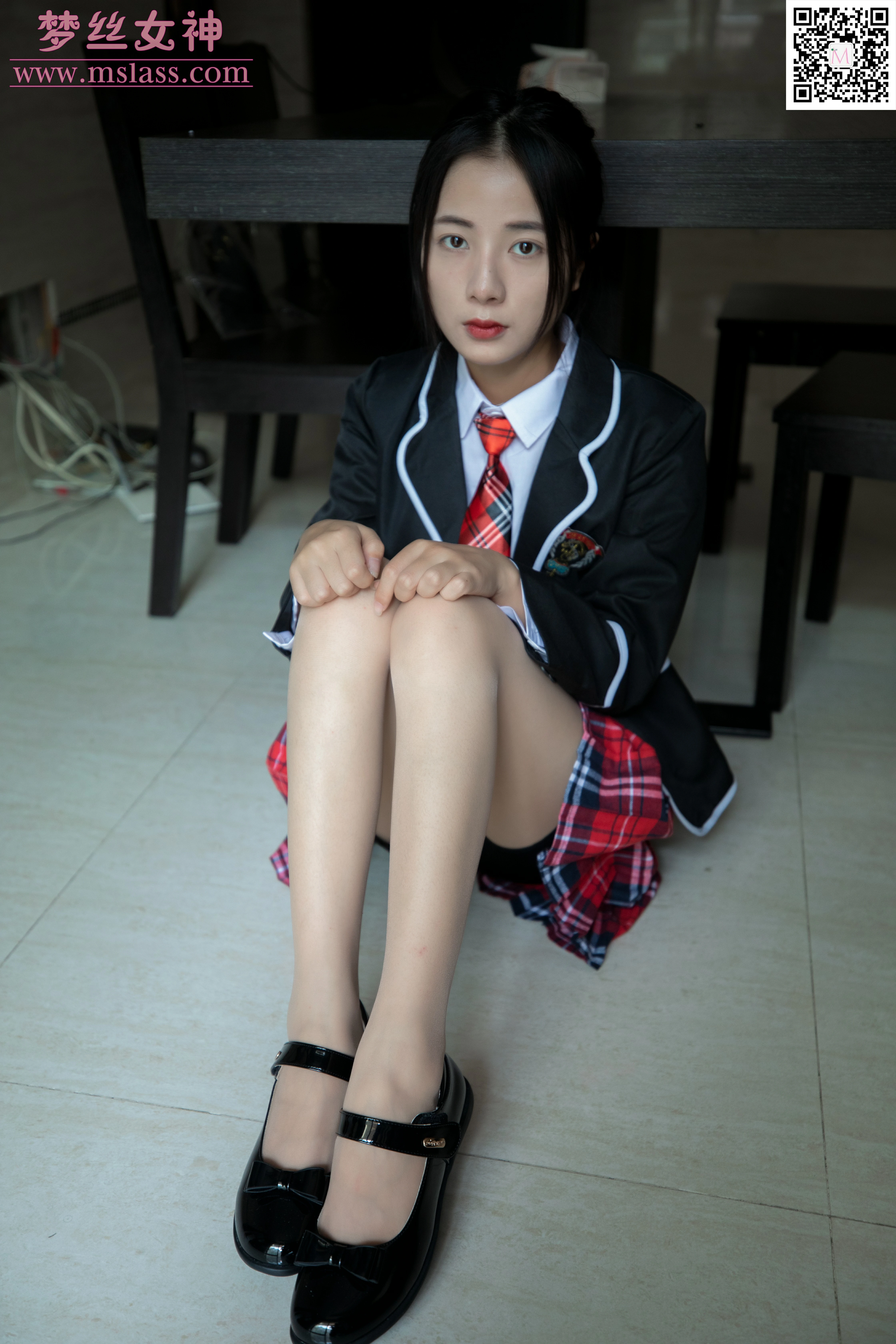[MSLASS梦丝女神]NO.048 JK的室内 雪馨 日本高中女生制服与短裙加肉色丝袜美腿性感私房写真集,
