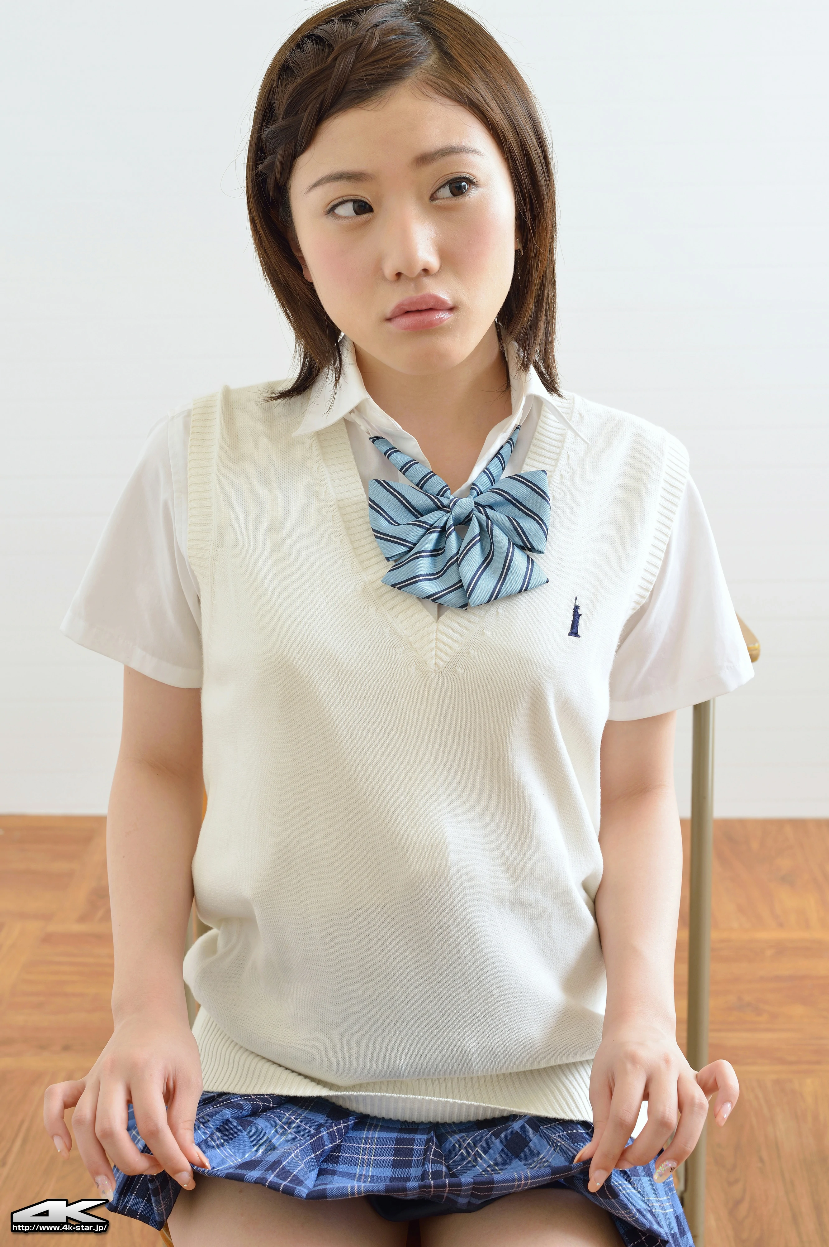 [4K-STAR套图]No.00207 千明芸夢（千明芸梦，Chigira Kiyume）白色短袖加格子短裙性感私房写真集,