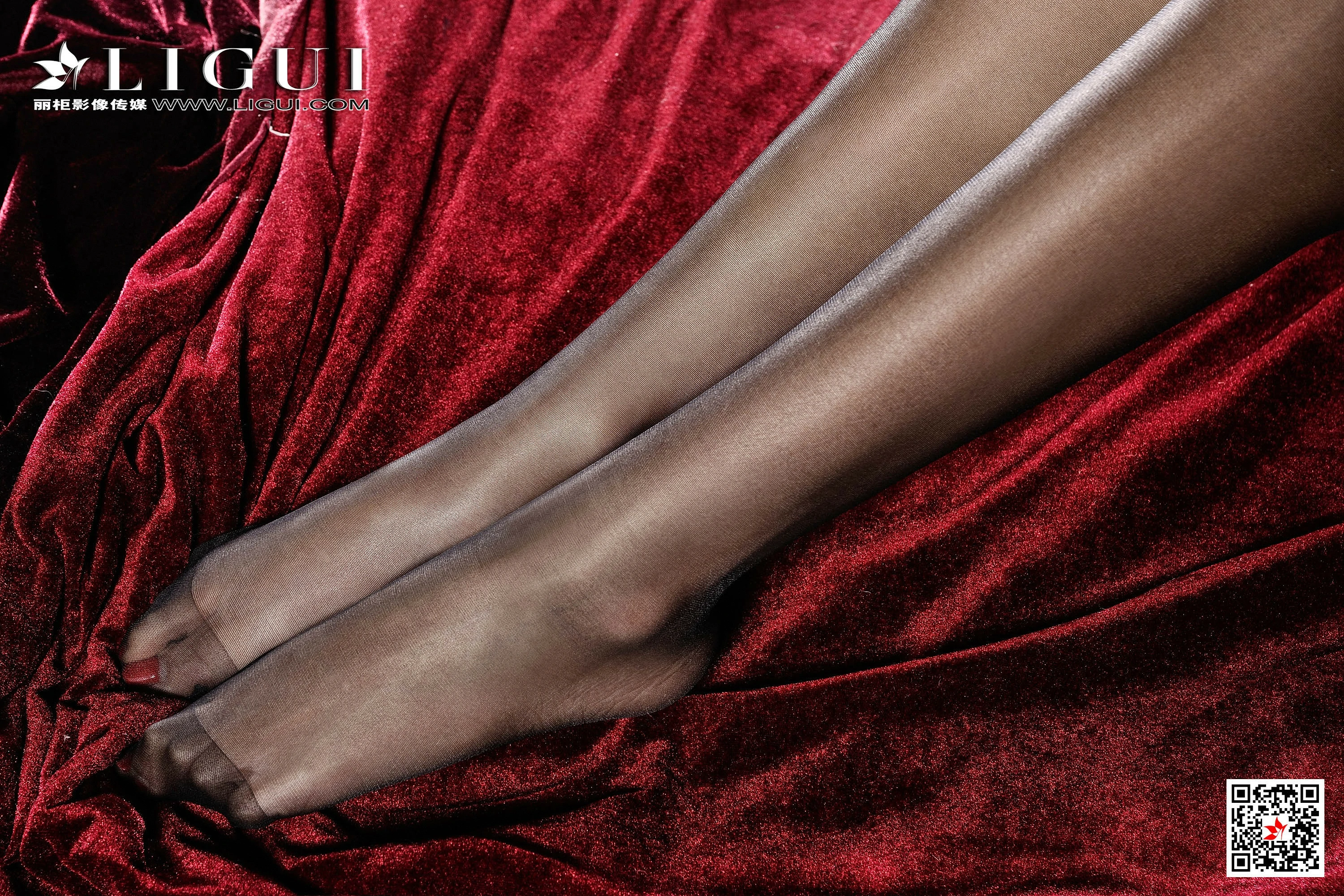 [Ligui丽柜会所]2020-03-22 Model 司琪 黑色透视镂空连衣裙加黑色丝袜美腿性感私房写真集,