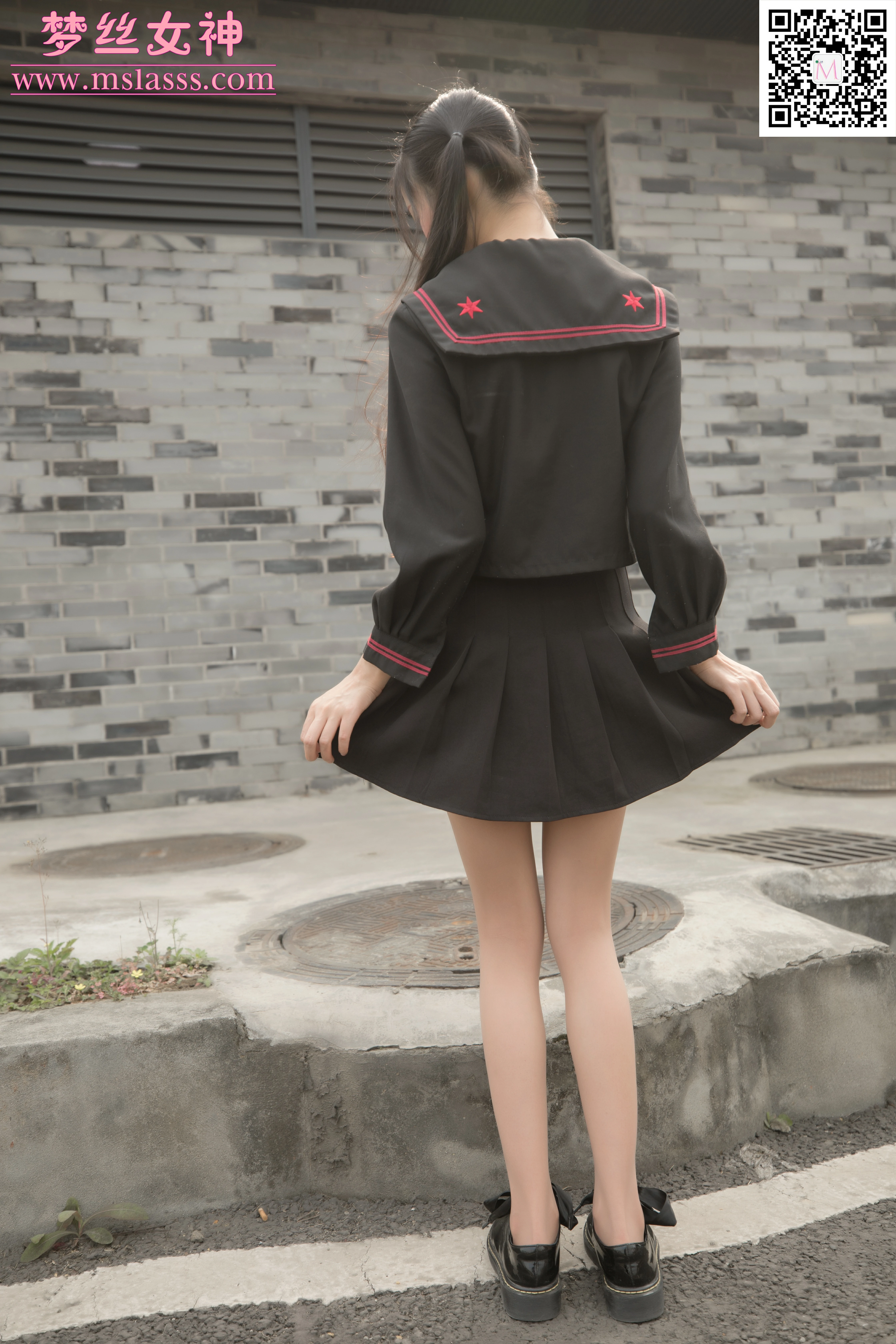 [MSLASS梦丝女神]NO.104 《纤细的脚丫》 诗琪 黑色日本高中女生制服与短裙加肉色丝袜美腿性感私房写真集,