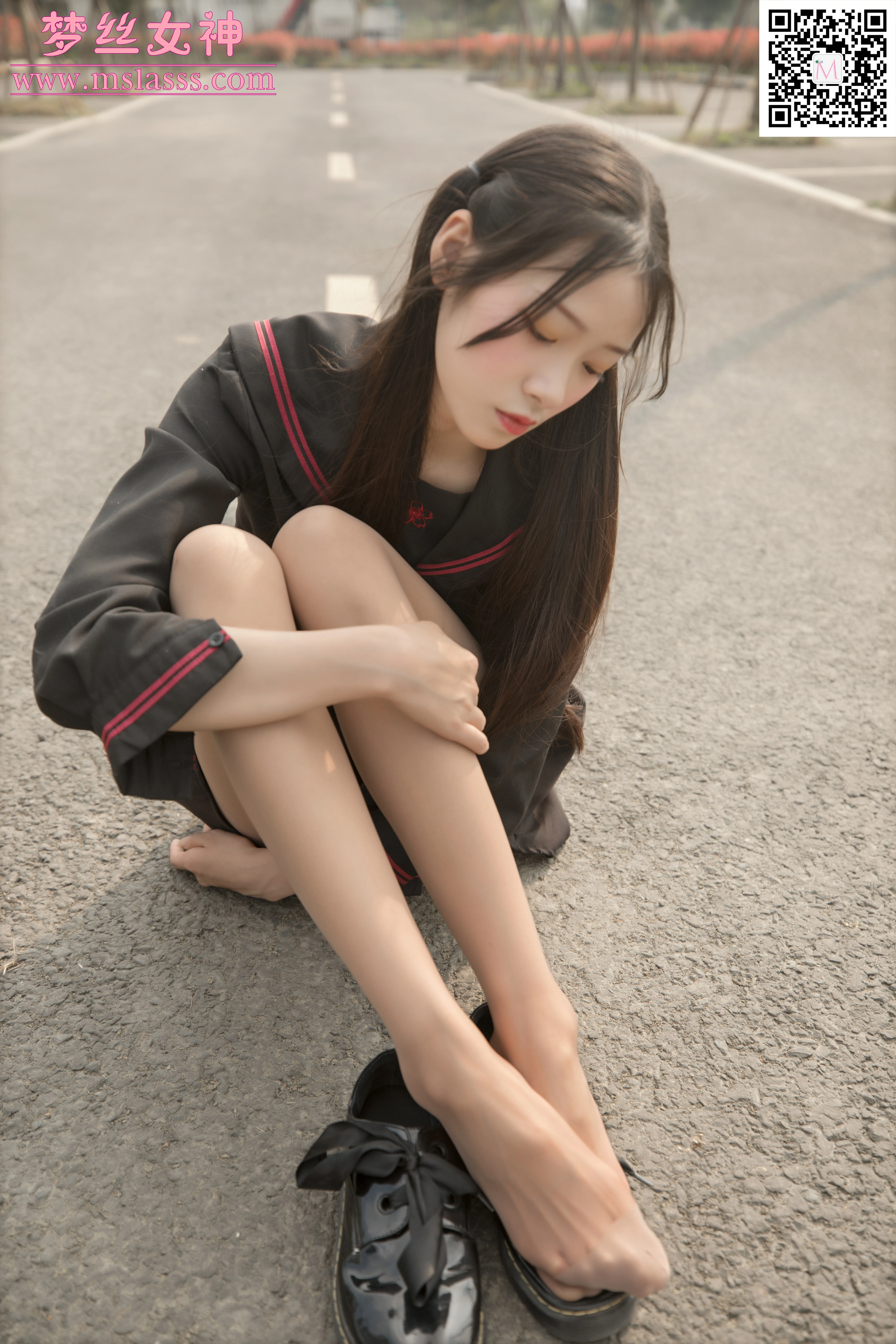 [MSLASS梦丝女神]NO.104 《纤细的脚丫》 诗琪 黑色日本高中女生制服与短裙加肉色丝袜美腿性感私房写真集,