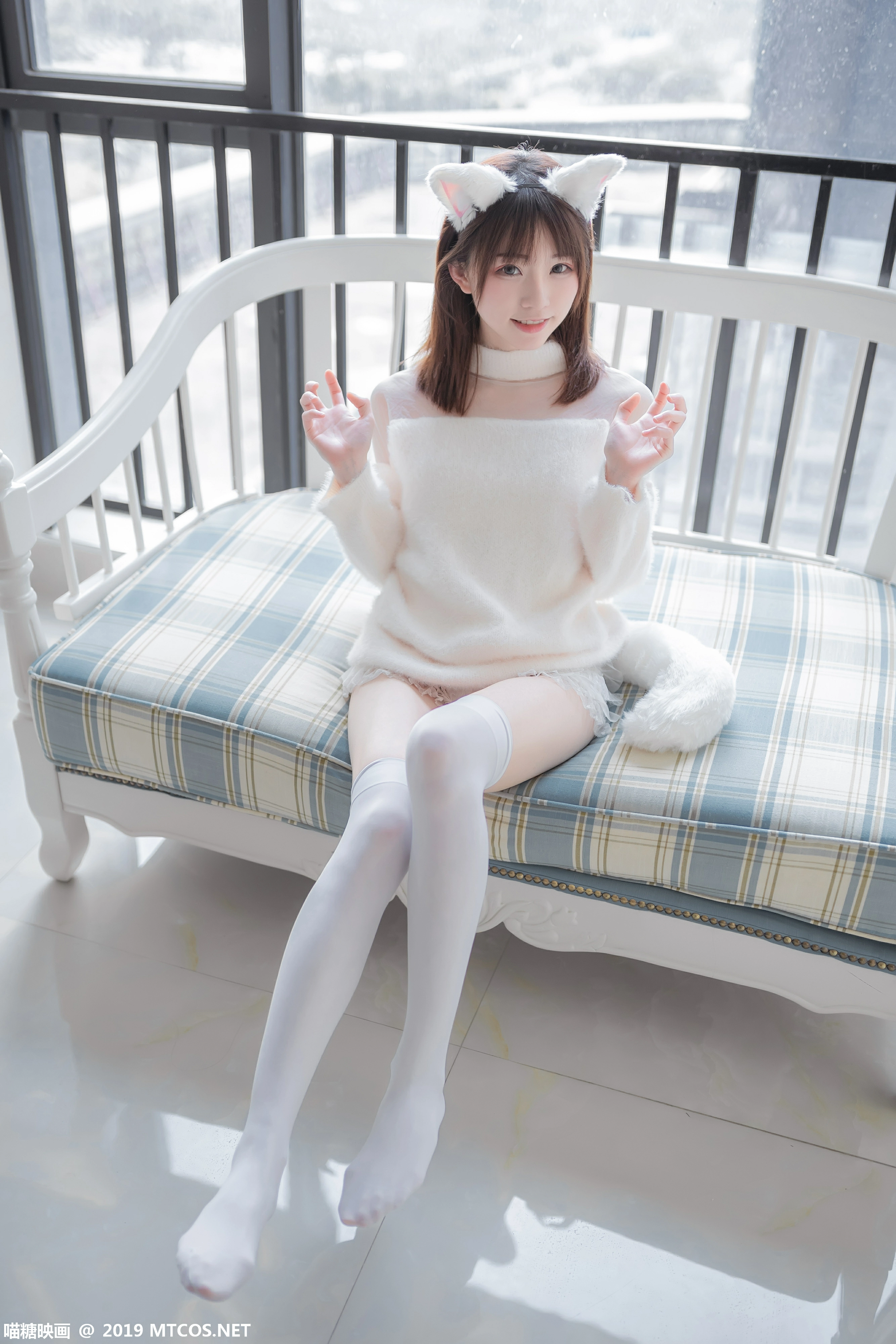 [喵糖映画]NO.027 白丝猫耳 清纯可爱小萝莉 绮太郎Kitaro 白色抹胸上衣加白色丝袜美腿性感私房写真集,