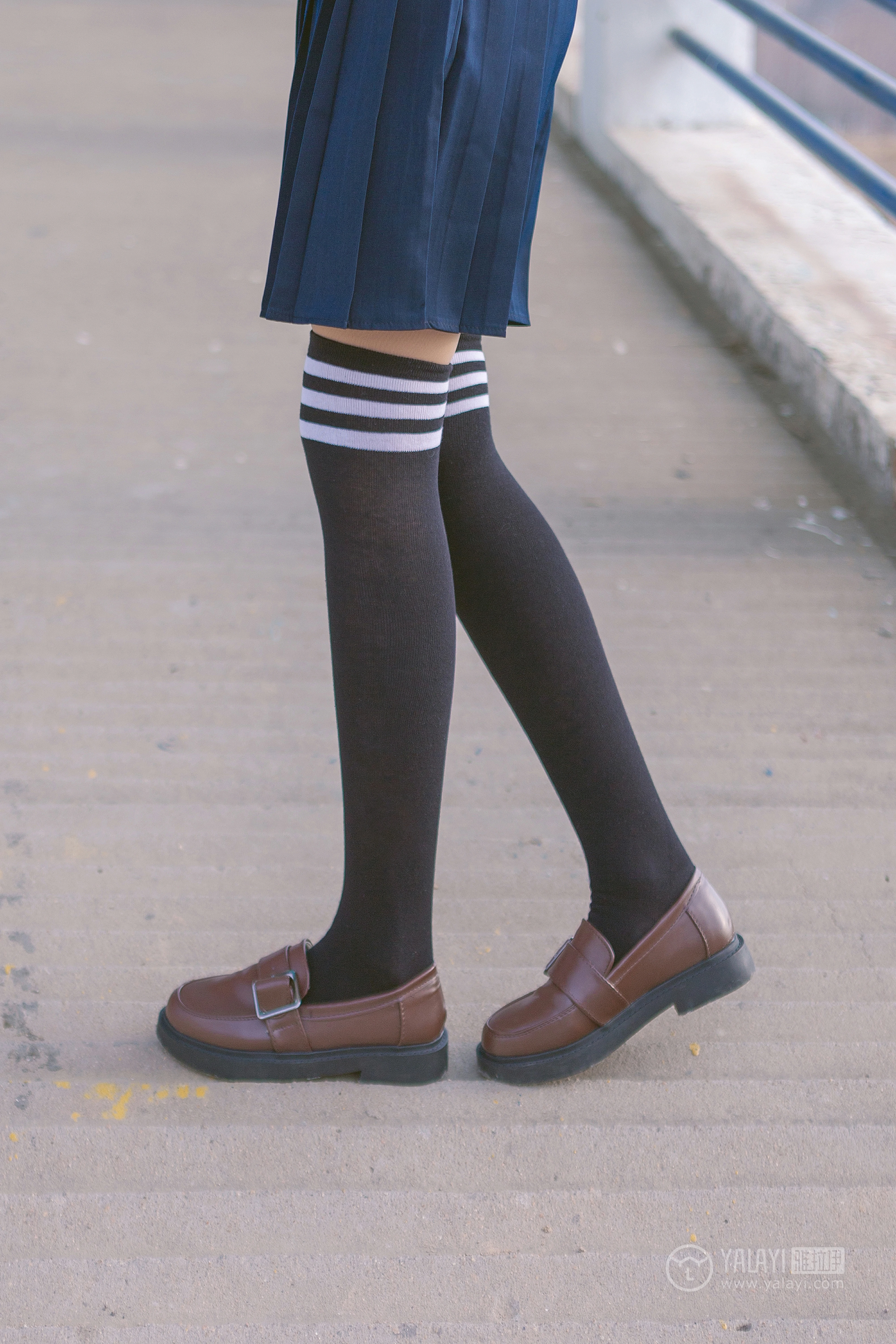 [YALAYI雅拉伊]No.229 小清新 文慧慧 日本高中女生制服与短裙加黑色丝袜美腿性感私房写真集,