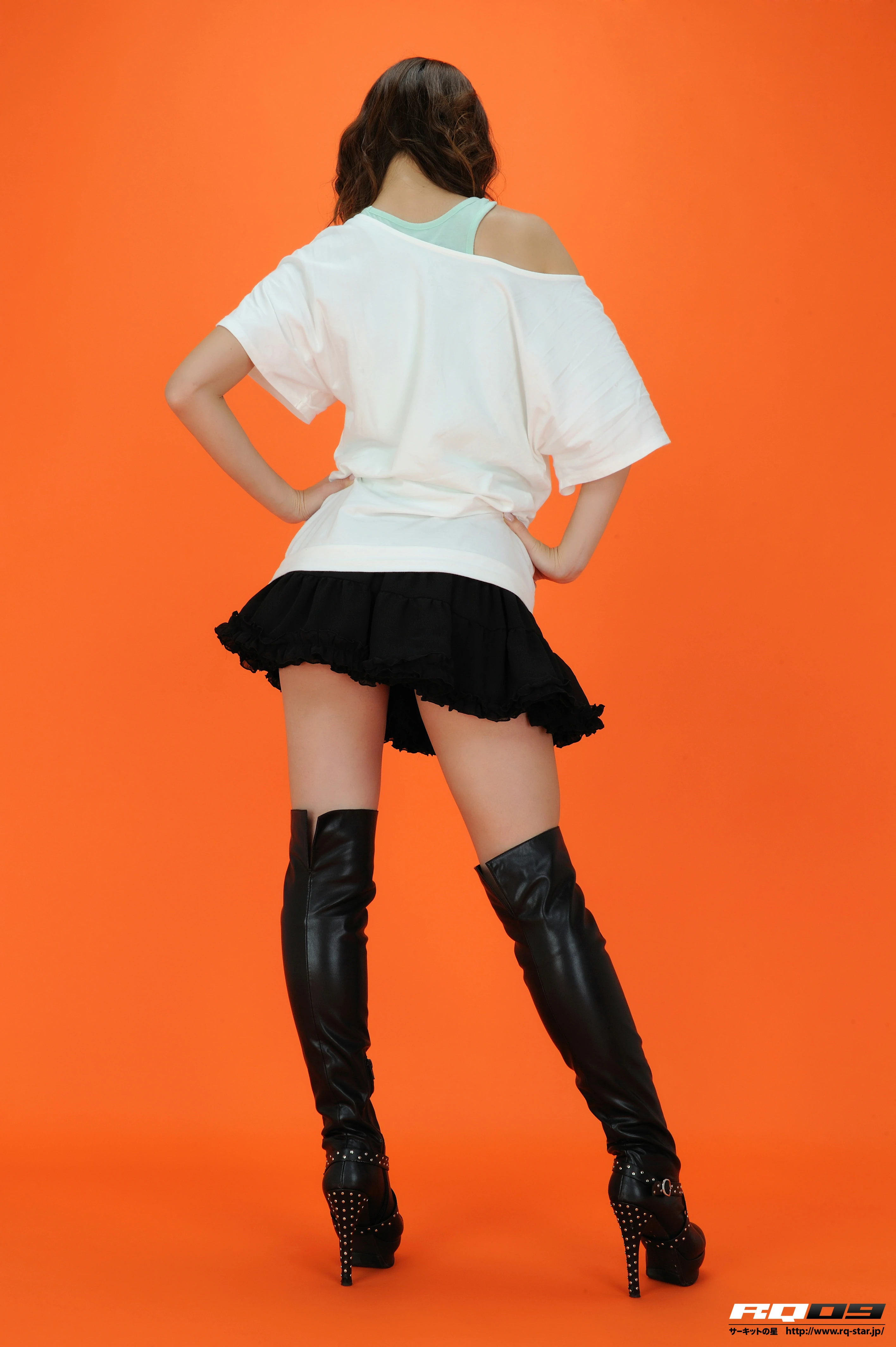 [RQ-STAR写真]NO.00235 矢代梢（やしろこずえ，Kozue Yashiro）白色短袖加黑色短裙性感私房写真集,
