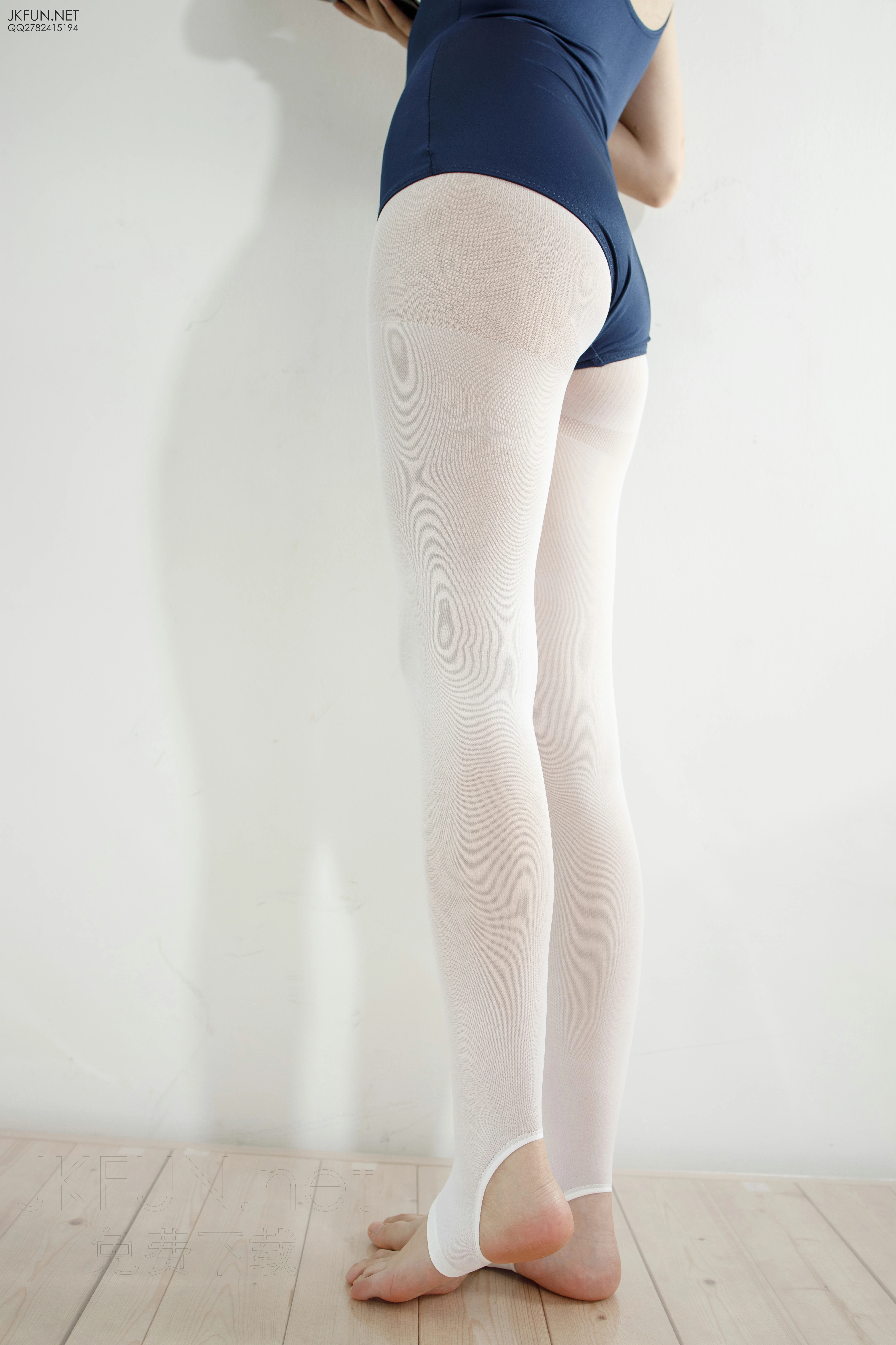 [森萝财团]JKFUN-010 20D白丝黏液 性感小萝莉 蓝色连体运动内衣加白色丝袜美腿玉足私房写真集,
