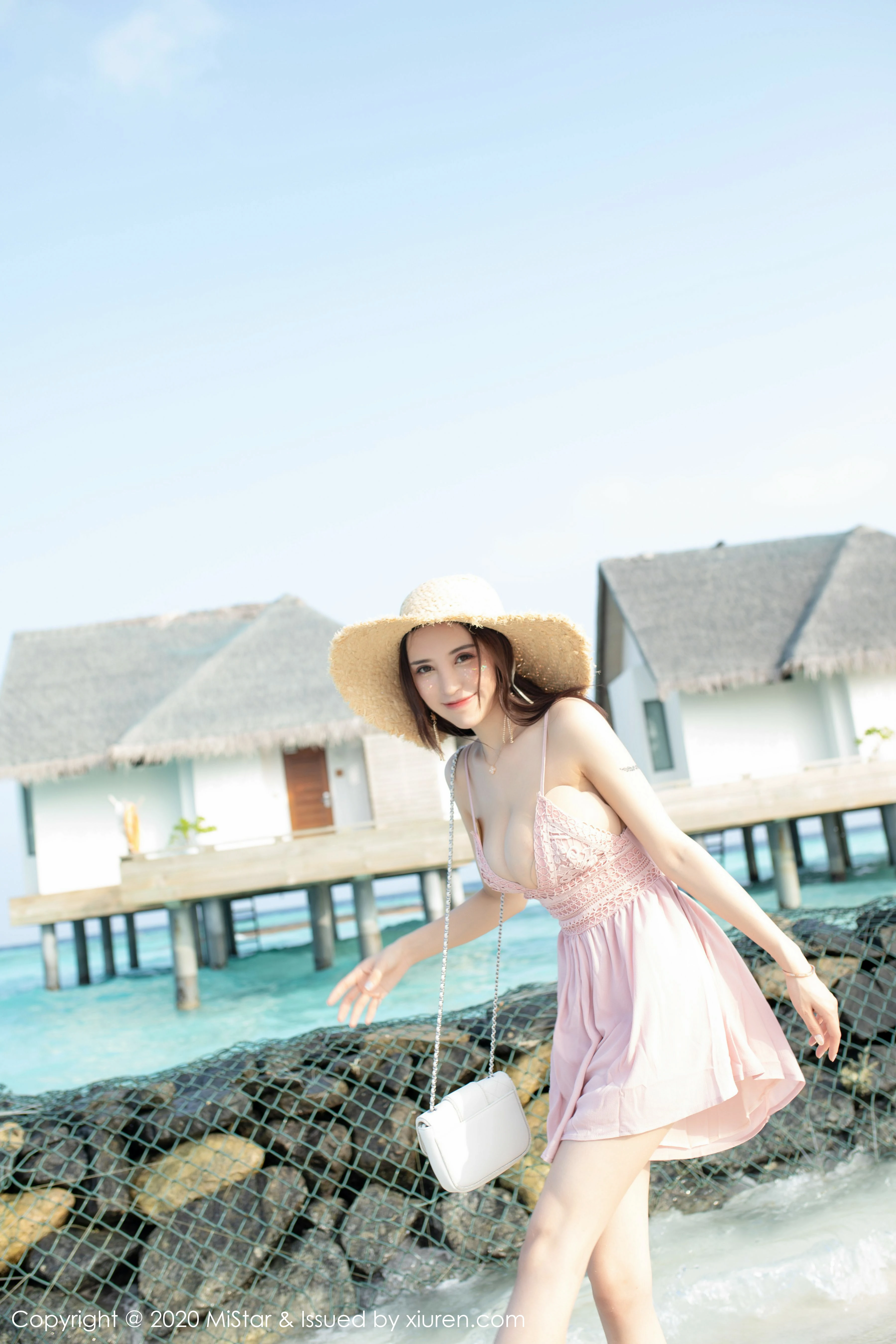 [MiStar魅妍社]MS20200417VOL0324 陈思琪Art 粉色吊带连衣裙与白色镂空比基尼泳装性感私房写真集,