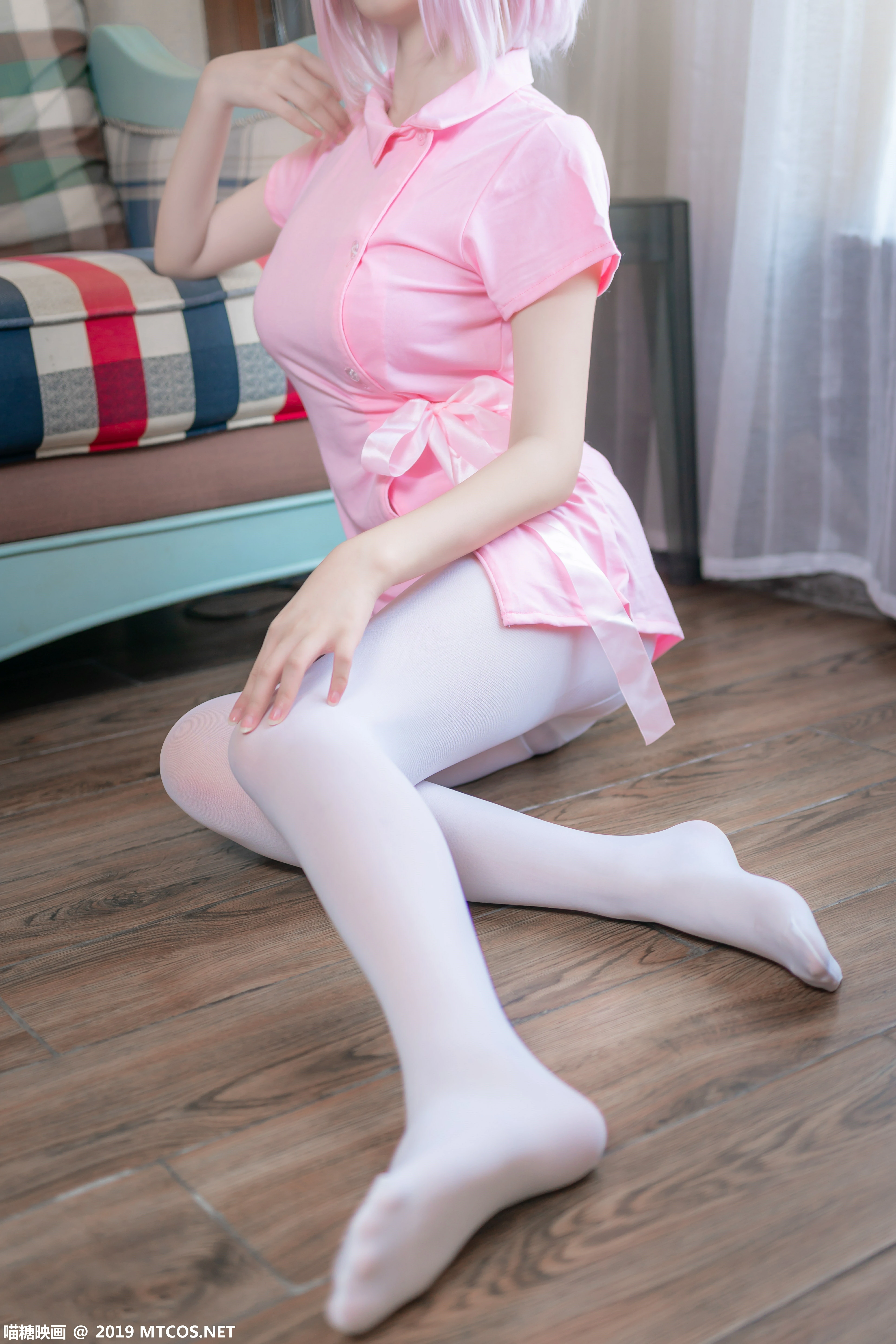 [喵糖映画]NO.033 童颜性感女护士粉色情趣制服加白色丝袜美腿私房写真集,