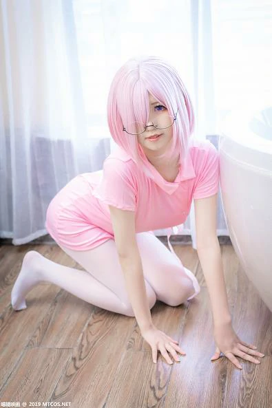 [喵糖映画]NO.033 童颜性感女护士粉色情趣制服加白色丝袜美腿私房写真集
