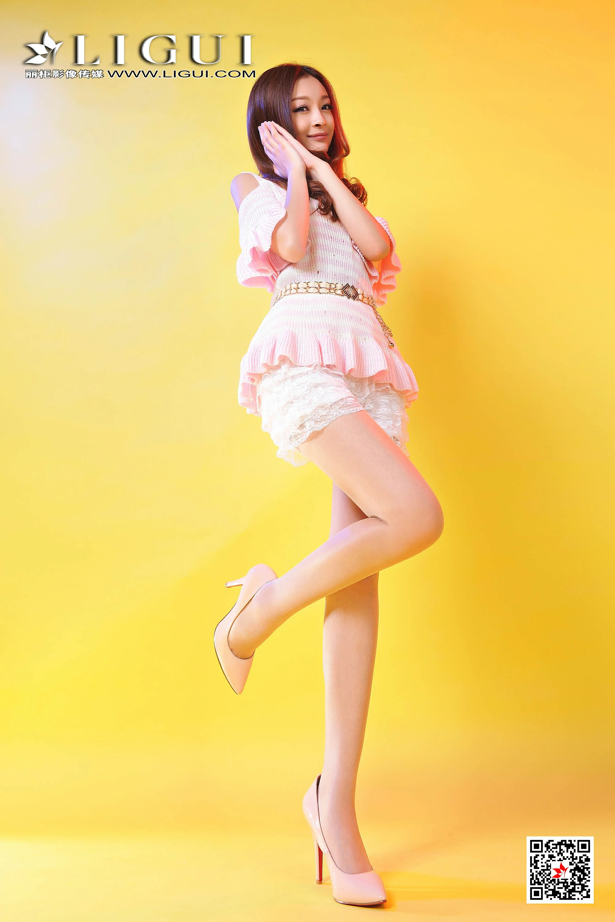 [Ligui丽柜会所]2020-06-18 Model 小杨幂 粉色镂空连衣裙与白色蕾丝短裤加肉色丝袜美腿性感私房写真集,