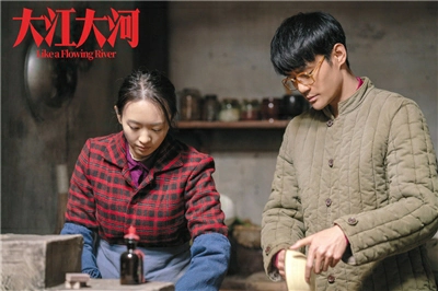 电视剧《大江大河》中，童瑶和王凯饰演姐弟俩。