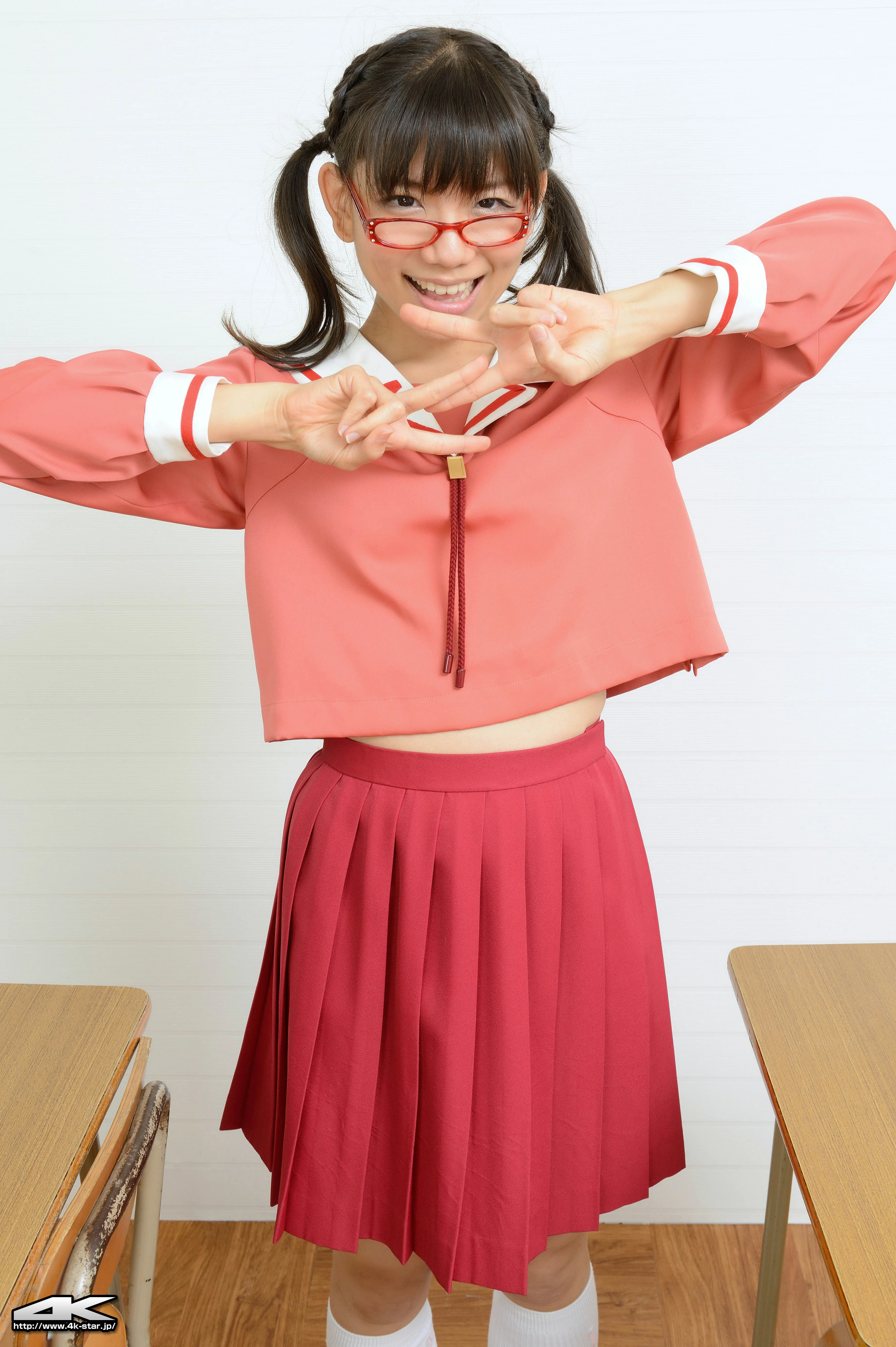 [4K-STAR套图]No.00246 日本高中女生 なえなん 红色制服与短裙加白色蕾丝内衣性感私房写真集,