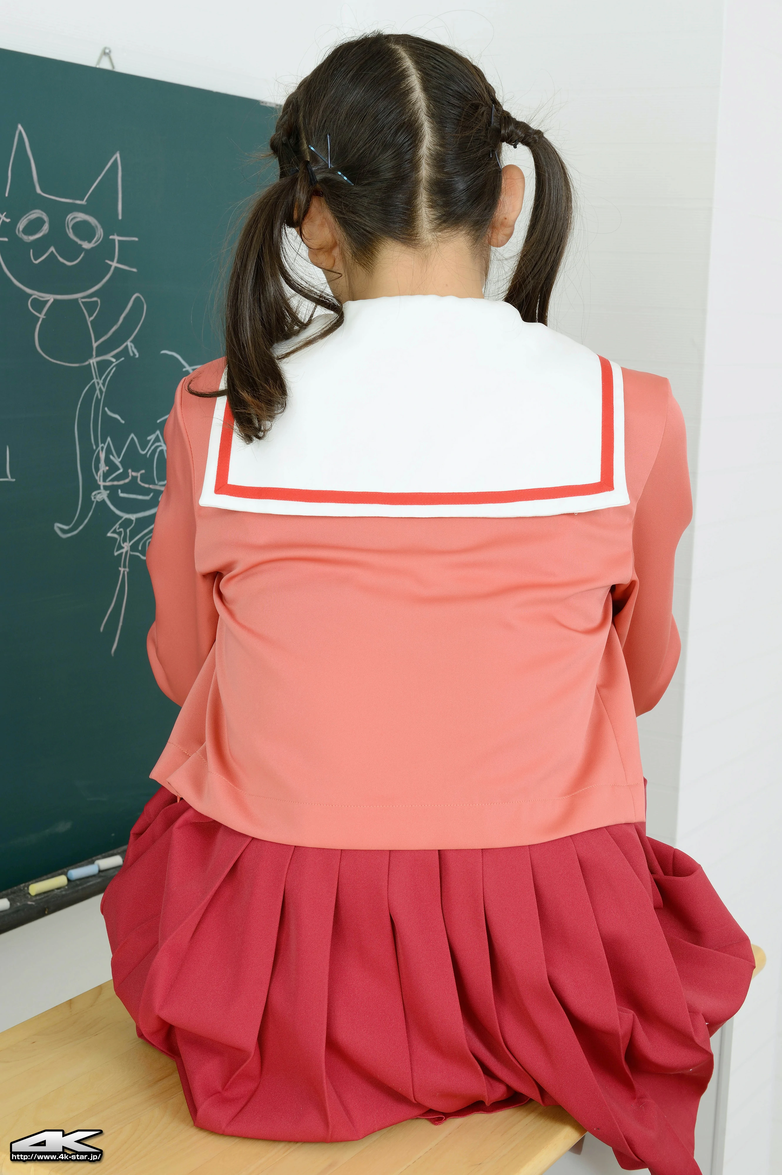 [4K-STAR套图]No.00246 日本高中女生 なえなん 红色制服与短裙加白色蕾丝内衣性感私房写真集,