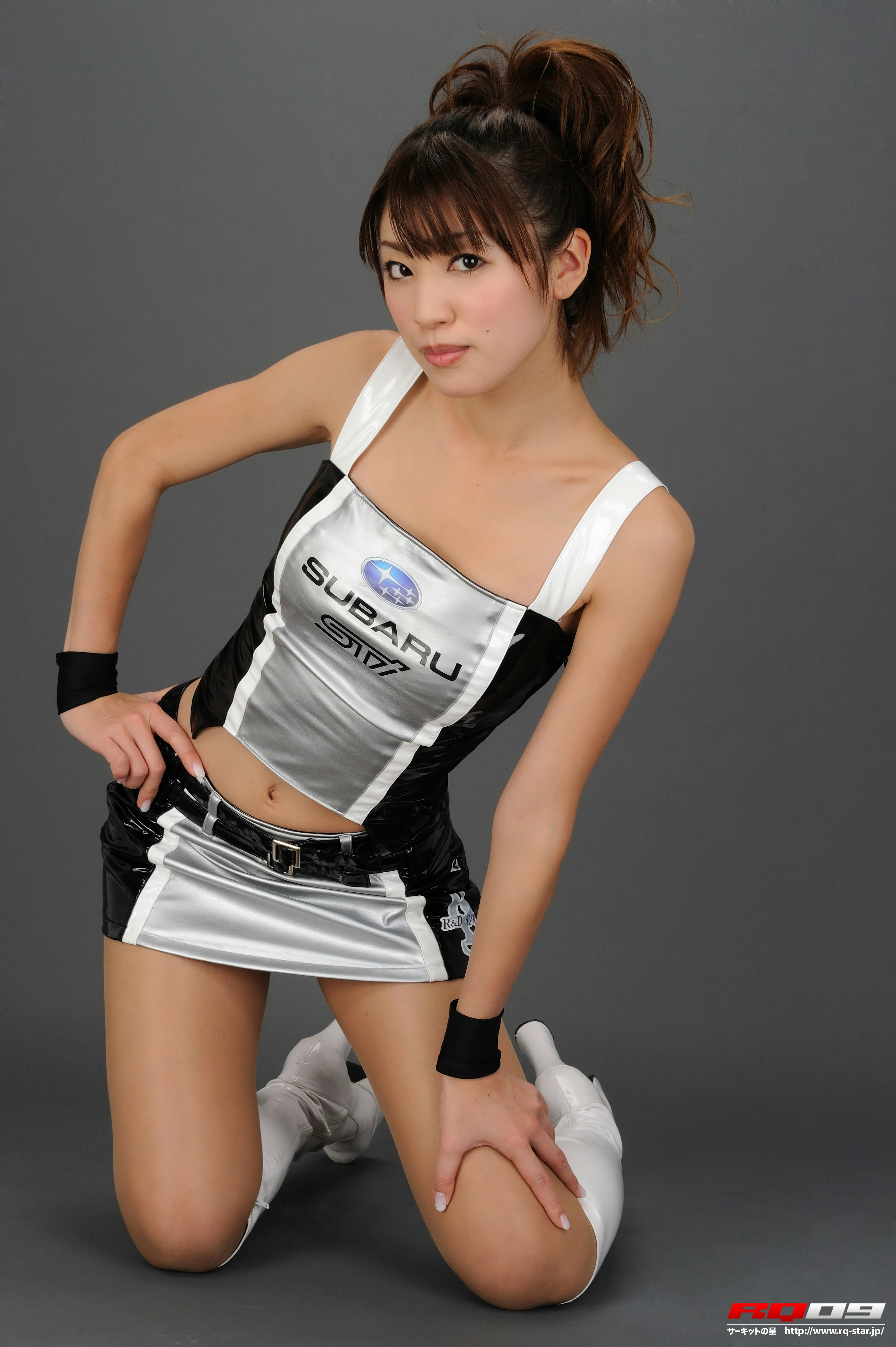 [RQ-STAR写真]NO.00250 矢代梢（やしろこずえ，Kozue Yashiro）黑色赛车女郎制服加短裙性感私房写真集,
