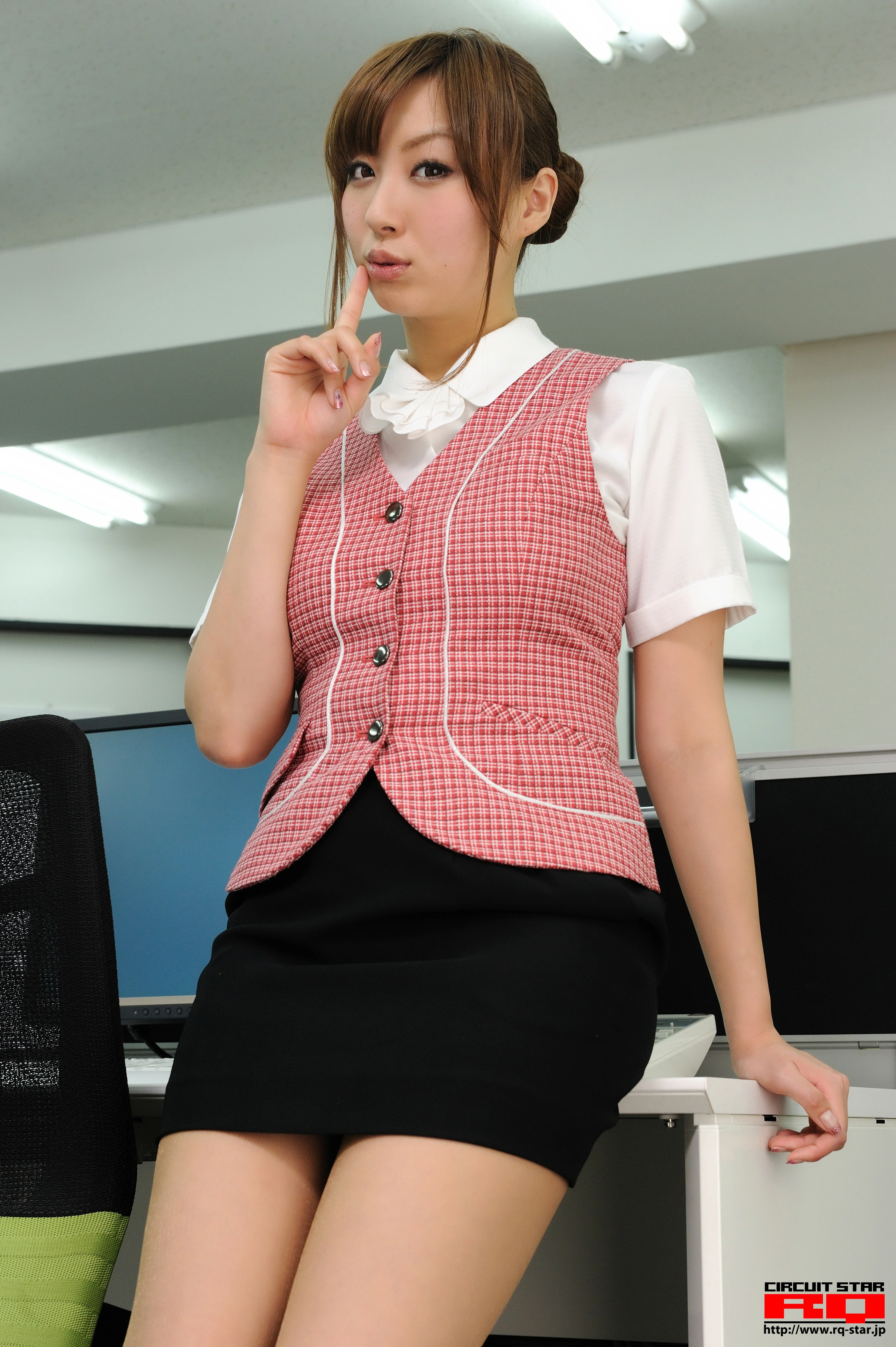 [RQ-STAR写真]No.00255 性感女秘书 立花ゆか Yuka Tachibana 红色OL制服加黑色短裙私房写真集,