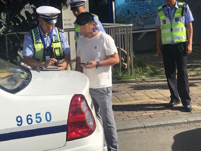 南宁一男子无证驾驶租来的豪车被拘：以为假期交警不查车