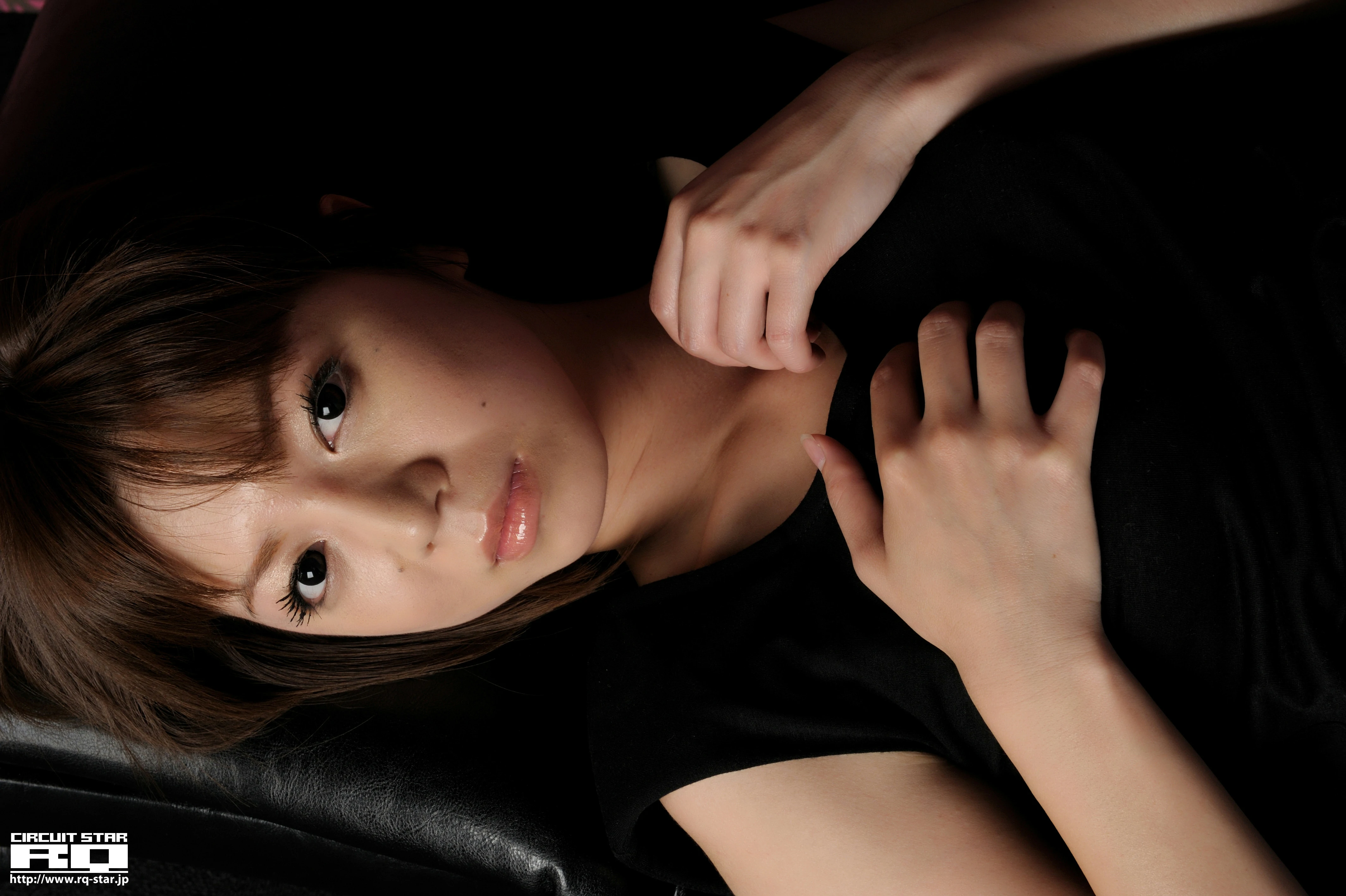 [RQ-STAR写真]NO.00304 水野千春(水野ちはる，Chiharu Mizuno)黑色背心与短裤加黑色丝袜美腿性感私房写真集,
