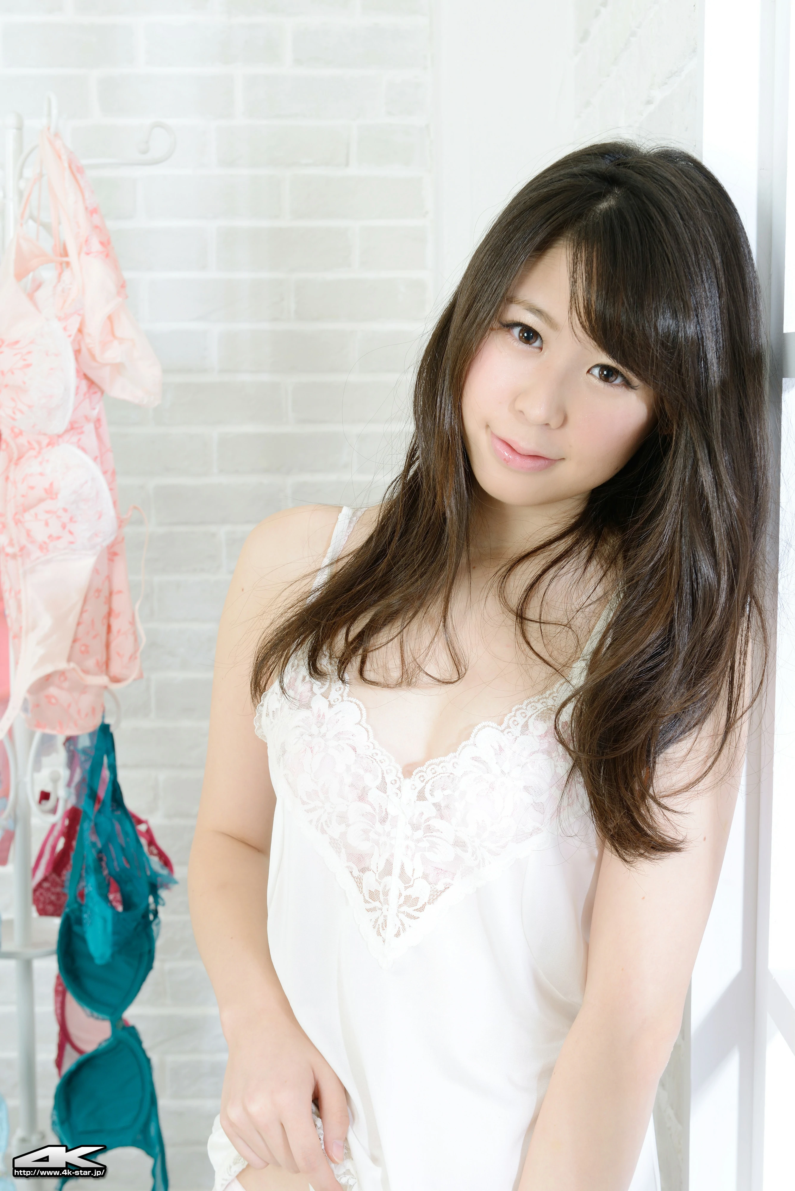 [4K-STAR套图]No.00315 加藤シーナ（かとう，Kato Shina）白色吊带睡衣加粉色蕾丝内衣性感私房写真集,