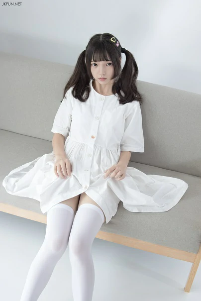 [森萝财团]JKFUN-014 白衣飘飘的年代 默陌 白色连身裙加白色丝袜美腿玉足性感私