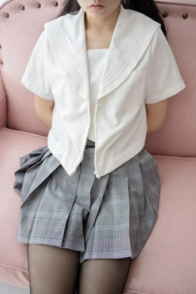 [森萝财团]JKFUN-024 15D黑丝 杪夏 日本高中女生制服加黑色丝袜美腿性感私房写真