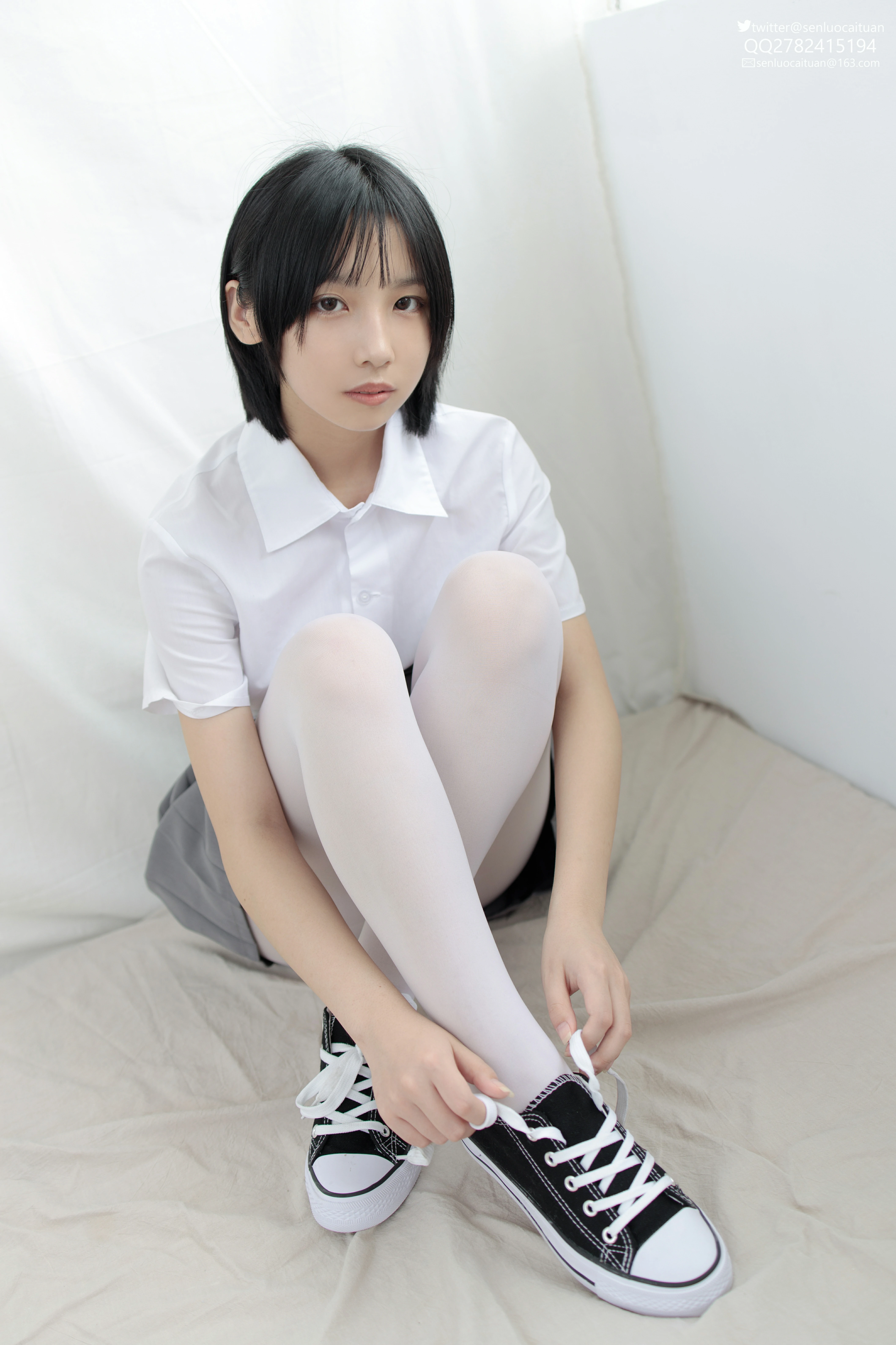 [森萝财团]JKFUN-GG-03 希晨《JK制服》白色衬衫与灰色短裙加白色丝袜美腿性感私房写真集,