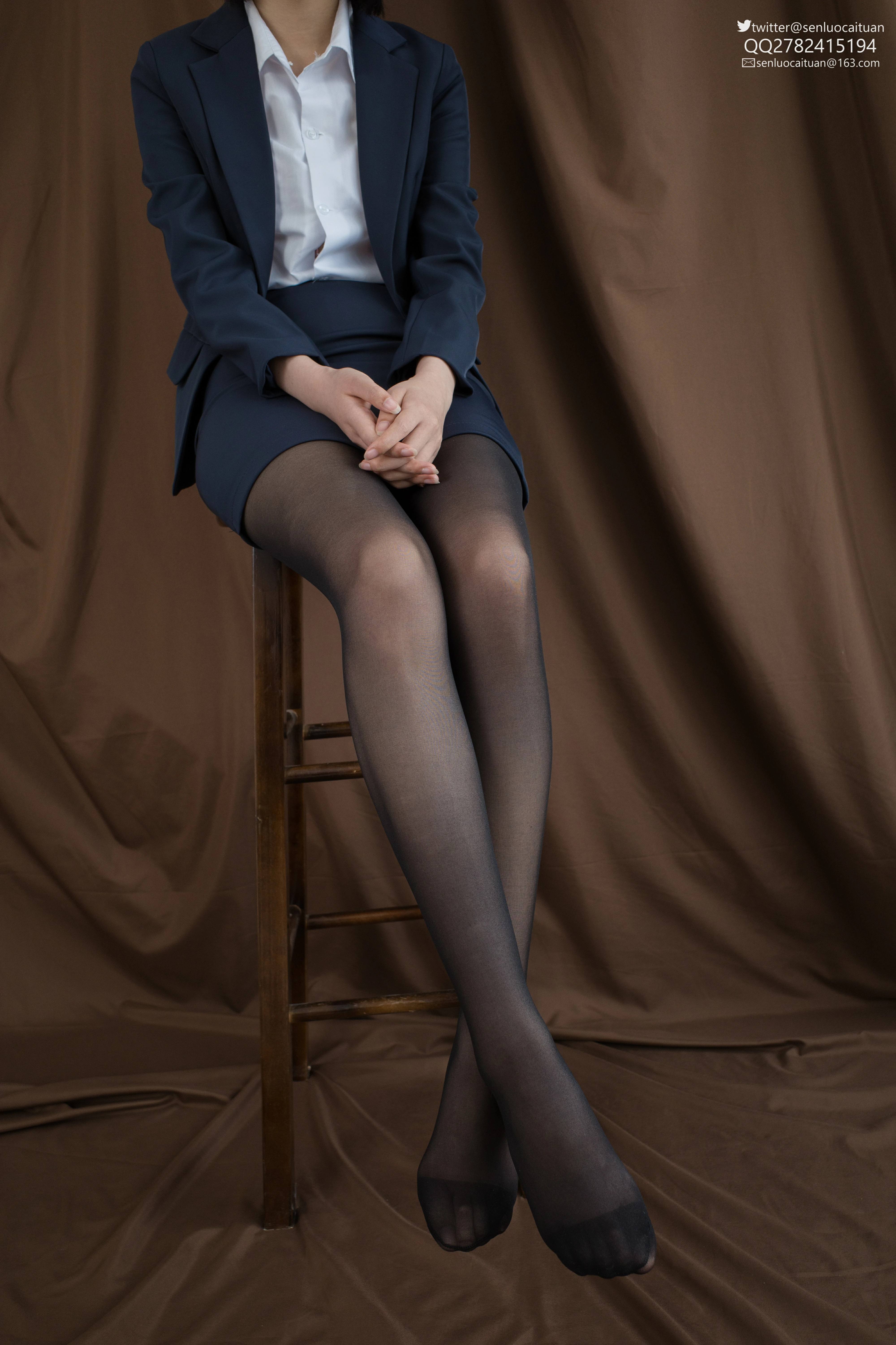 [森萝财团]JKFUN-GG-04 ASMR 匿名 性感女秘书制服与黑色短裙加黑色丝袜美腿玉足私房写真集,